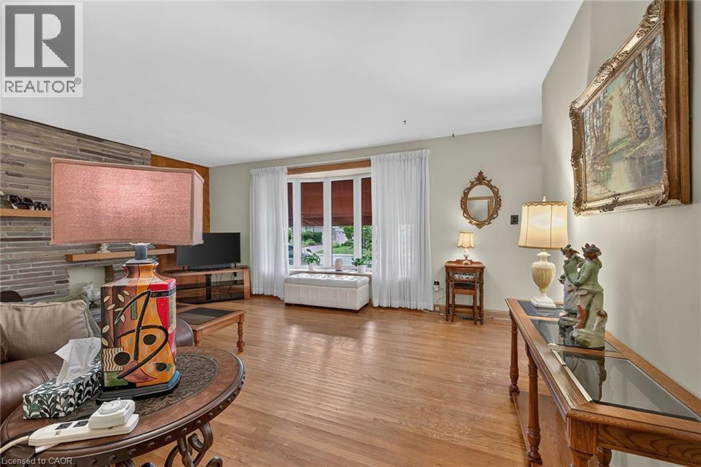 390 East 37th Street, Hamilton, Ontario  L8V 4B8 - Photo 9 - 40863488
