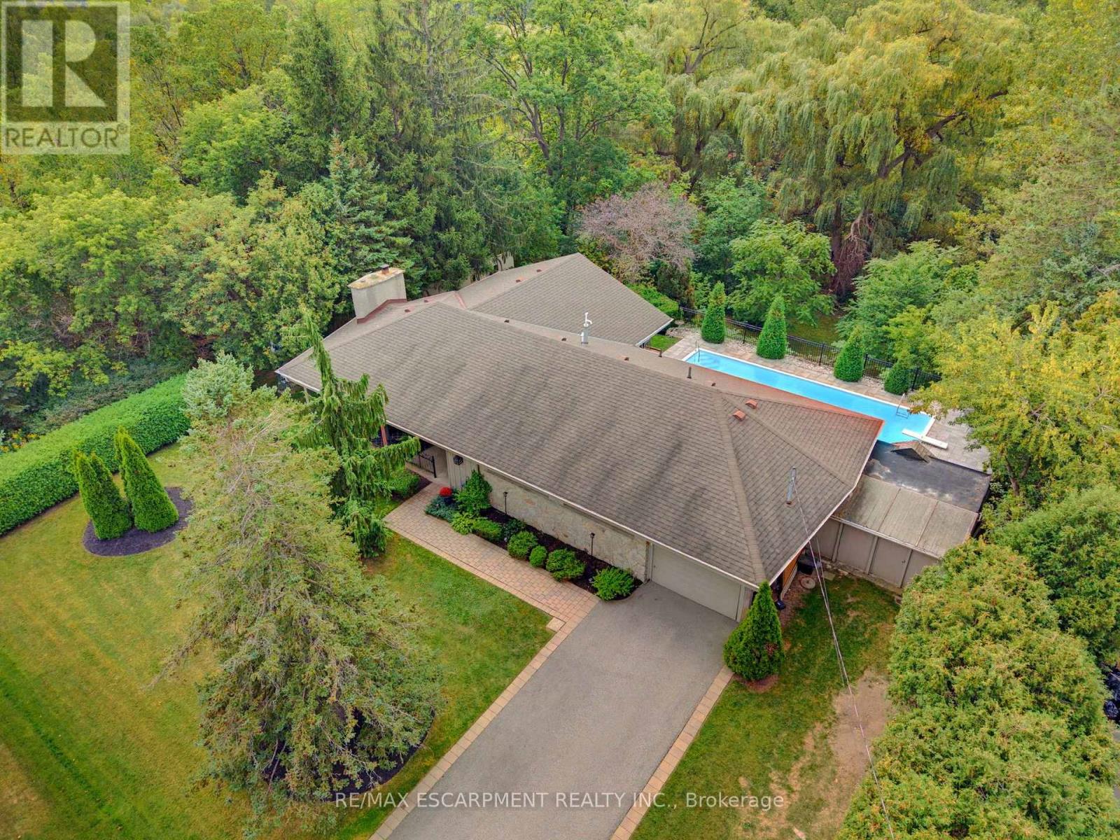 1316 Nevarc Drive, Burlington, Ontario  L7R 3X5 - Photo 2 - W13812812