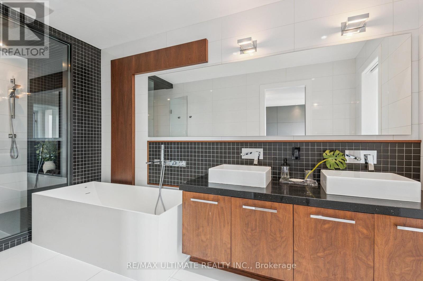 1139 Glengrove Avenue W, Toronto, Ontario  M6B 2K5 - Photo 26 - W13812820