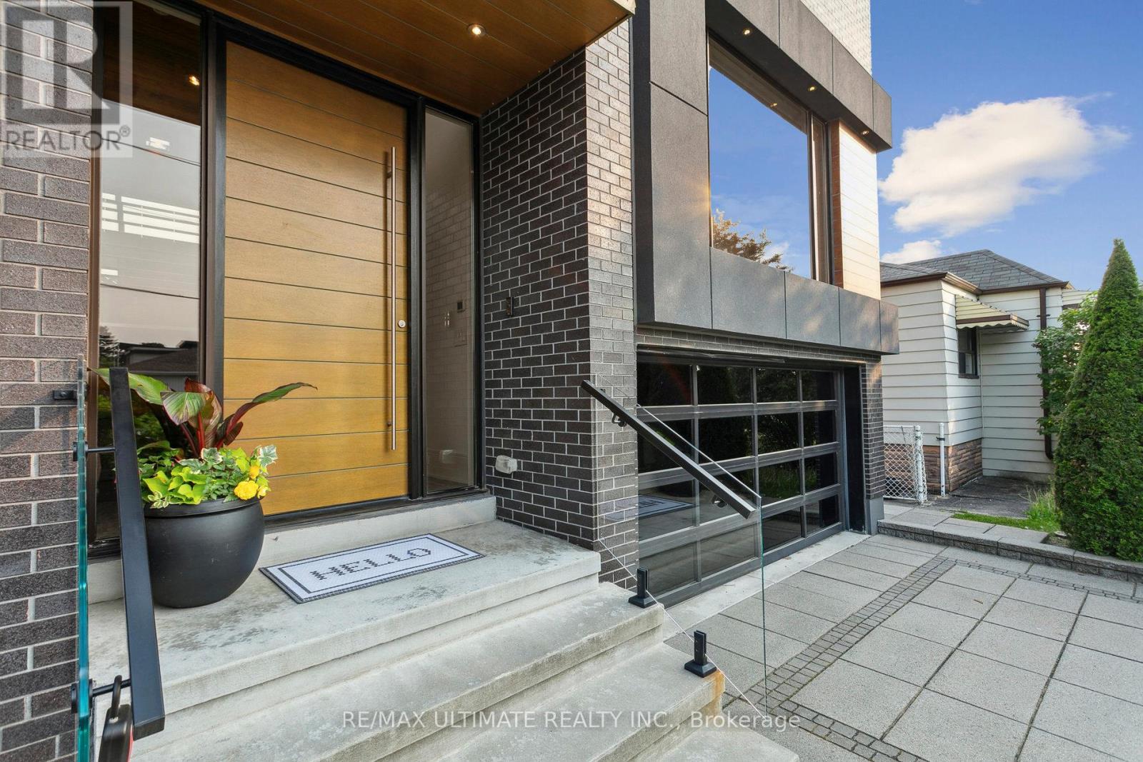 1139 Glengrove Avenue W, Toronto, Ontario  M6B 2K5 - Photo 3 - W13812820