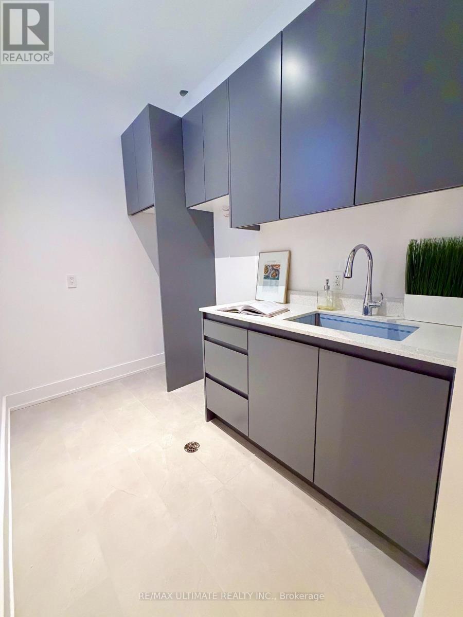 1139 Glengrove Avenue W, Toronto, Ontario  M6B 2K5 - Photo 37 - W13812820