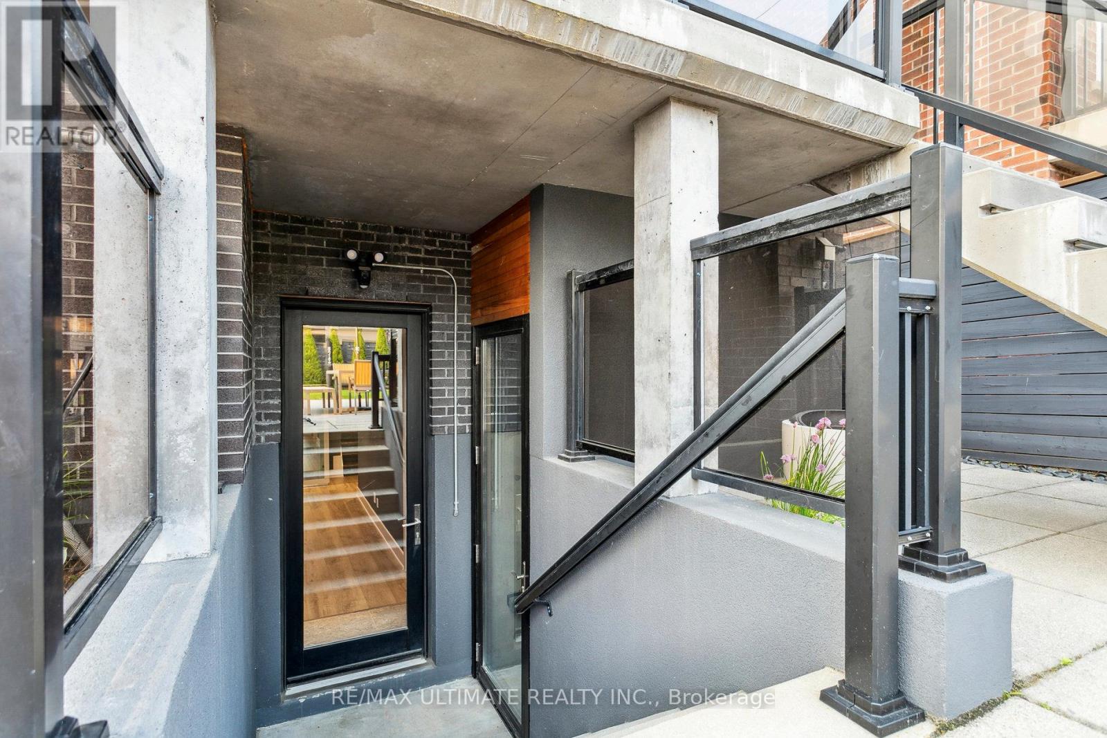 1139 Glengrove Avenue W, Toronto, Ontario  M6B 2K5 - Photo 39 - W13812820