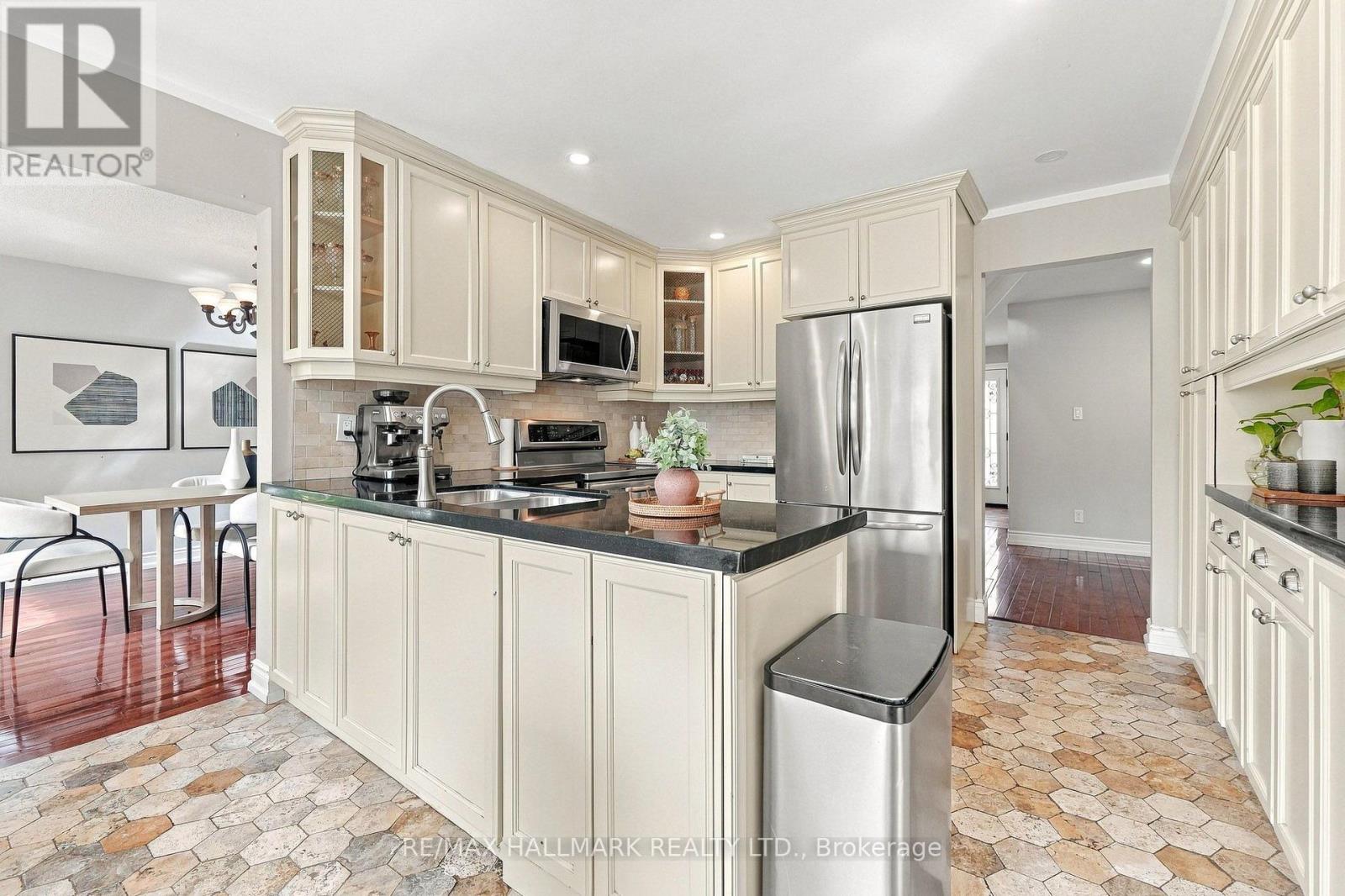 1246 Winterbourne Drive, Oakville, Ontario  L6J 7G2 - Photo 7 - W13812844