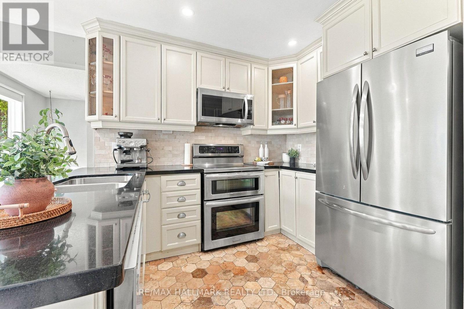 1246 Winterbourne Drive, Oakville, Ontario  L6J 7G2 - Photo 8 - W13812844