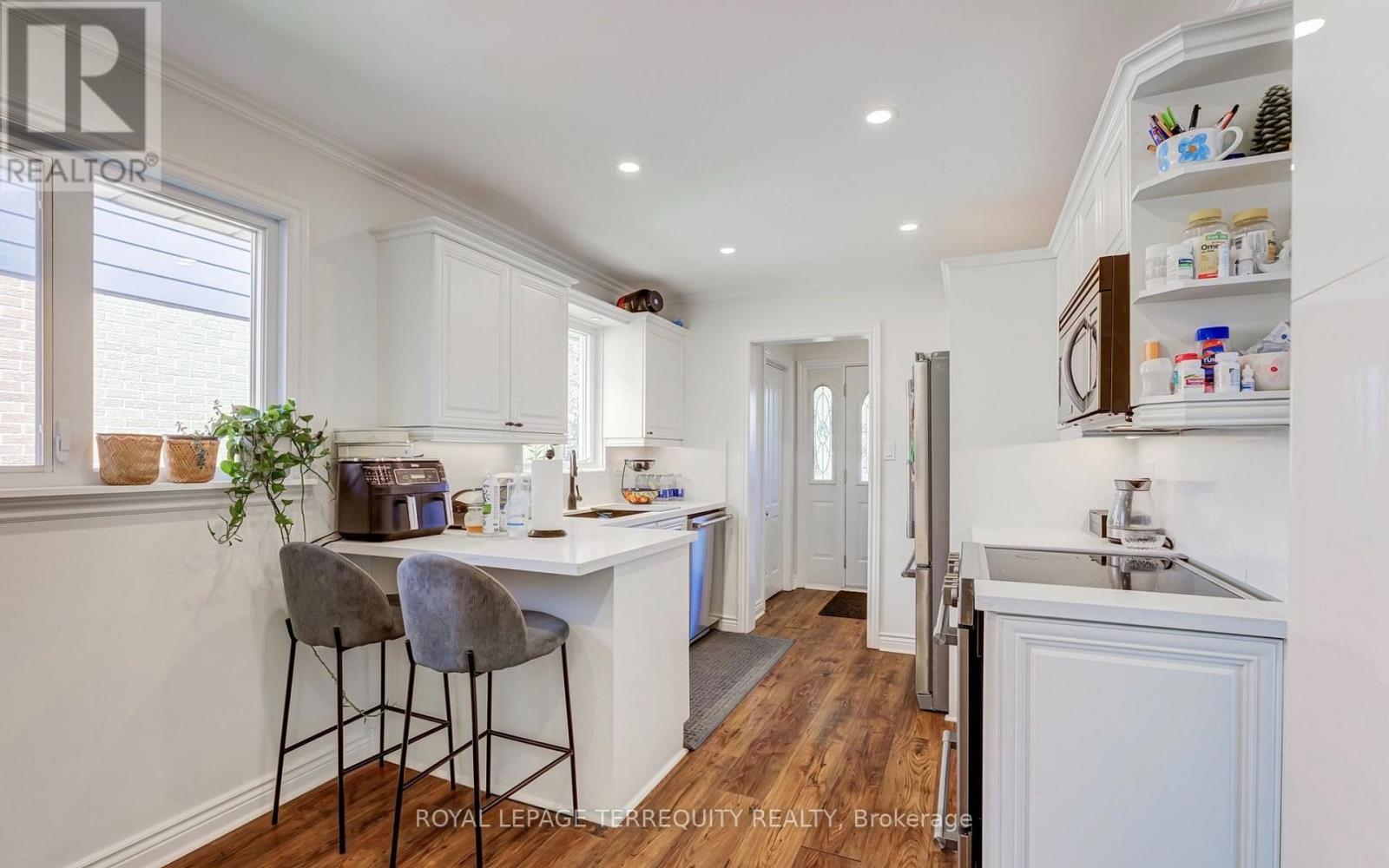 2474 Yarmouth Crescent, Oakville, Ontario  L6L 2M8 - Photo 4 - W13812928