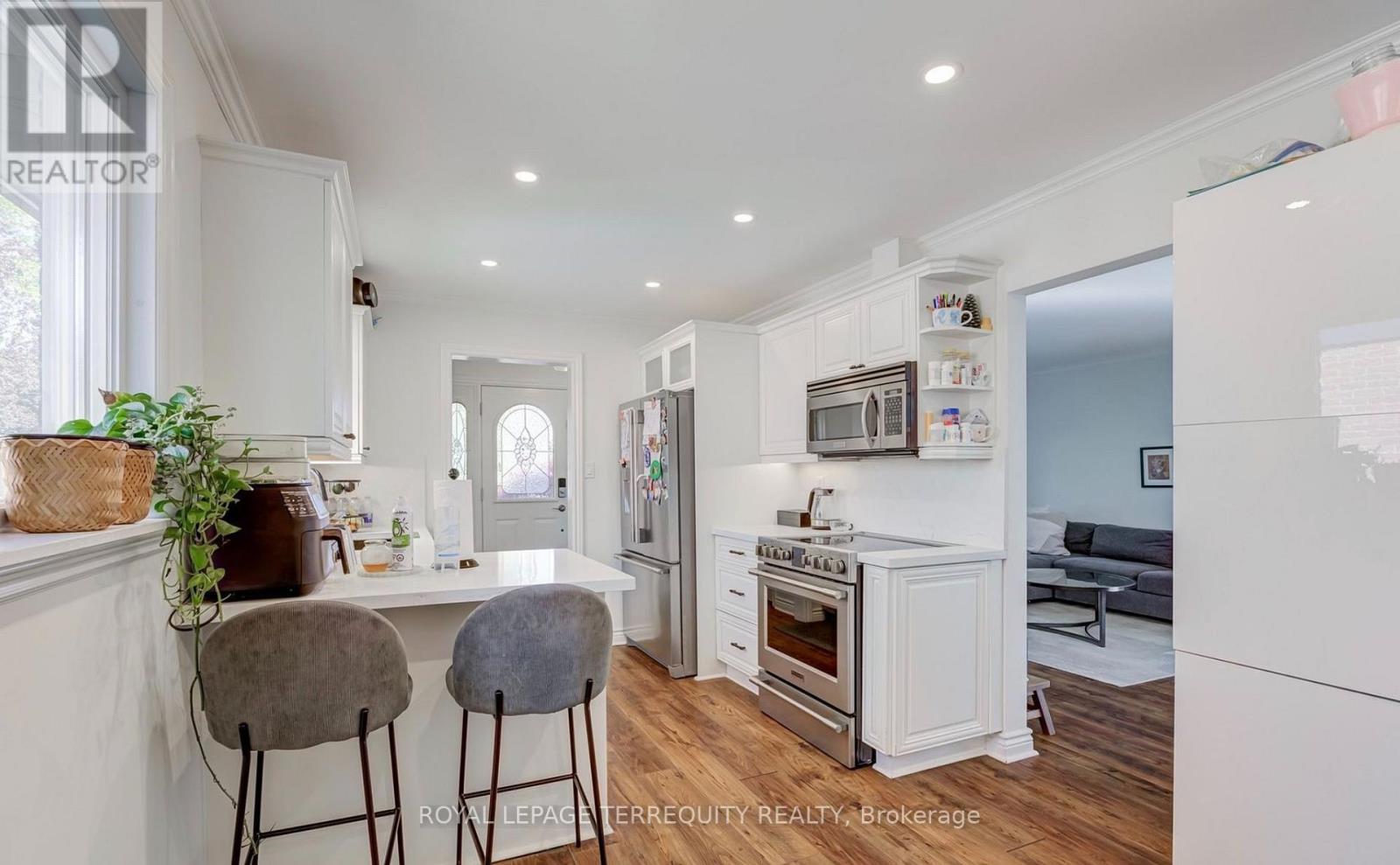 2474 Yarmouth Crescent, Oakville, Ontario  L6L 2M8 - Photo 5 - W13812928