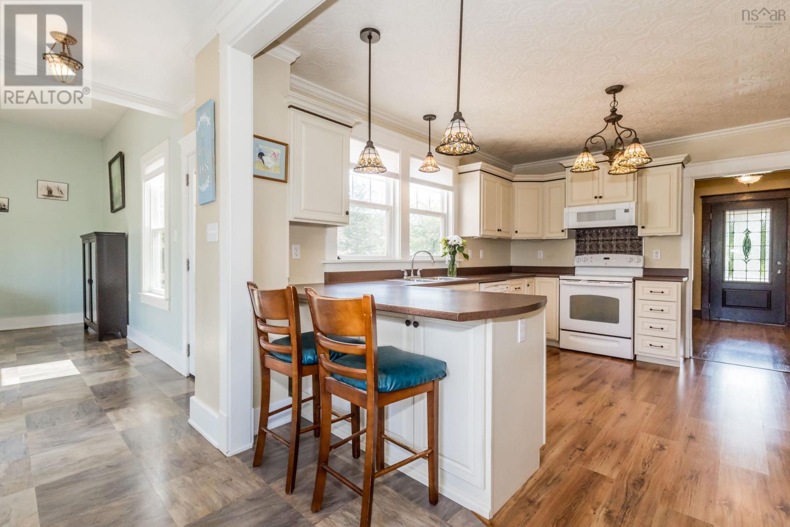 9039 Highway 201 photo 6