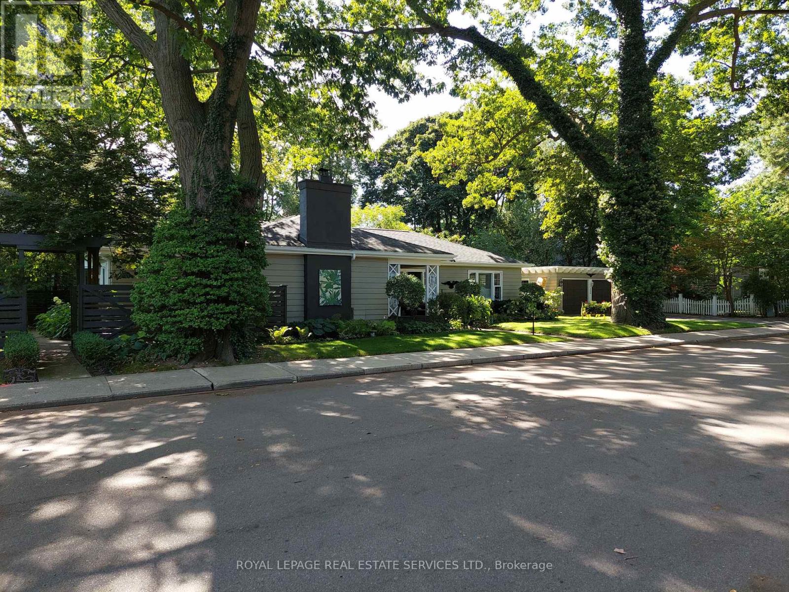 344 Maple Avenue, Oakville, Ontario  L6J 2H7 - Photo 3 - W13740174