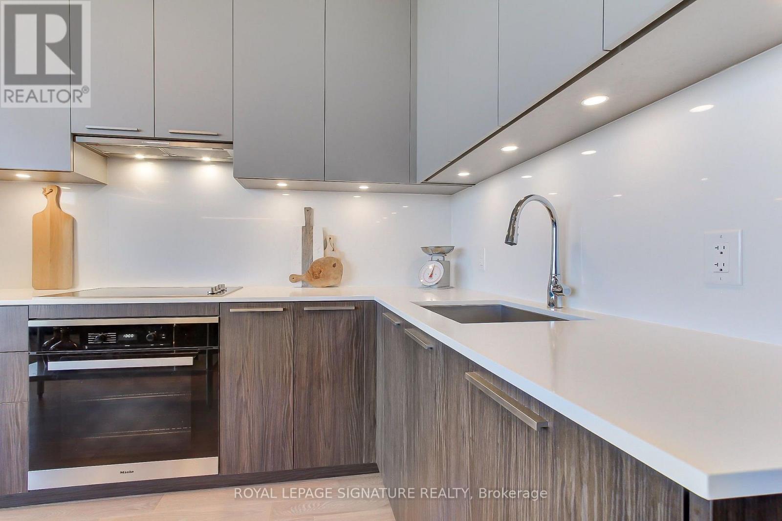 2003 - 20 Brin Drive, Toronto, Ontario  M8X 0B2 - Photo 11 - W13808562
