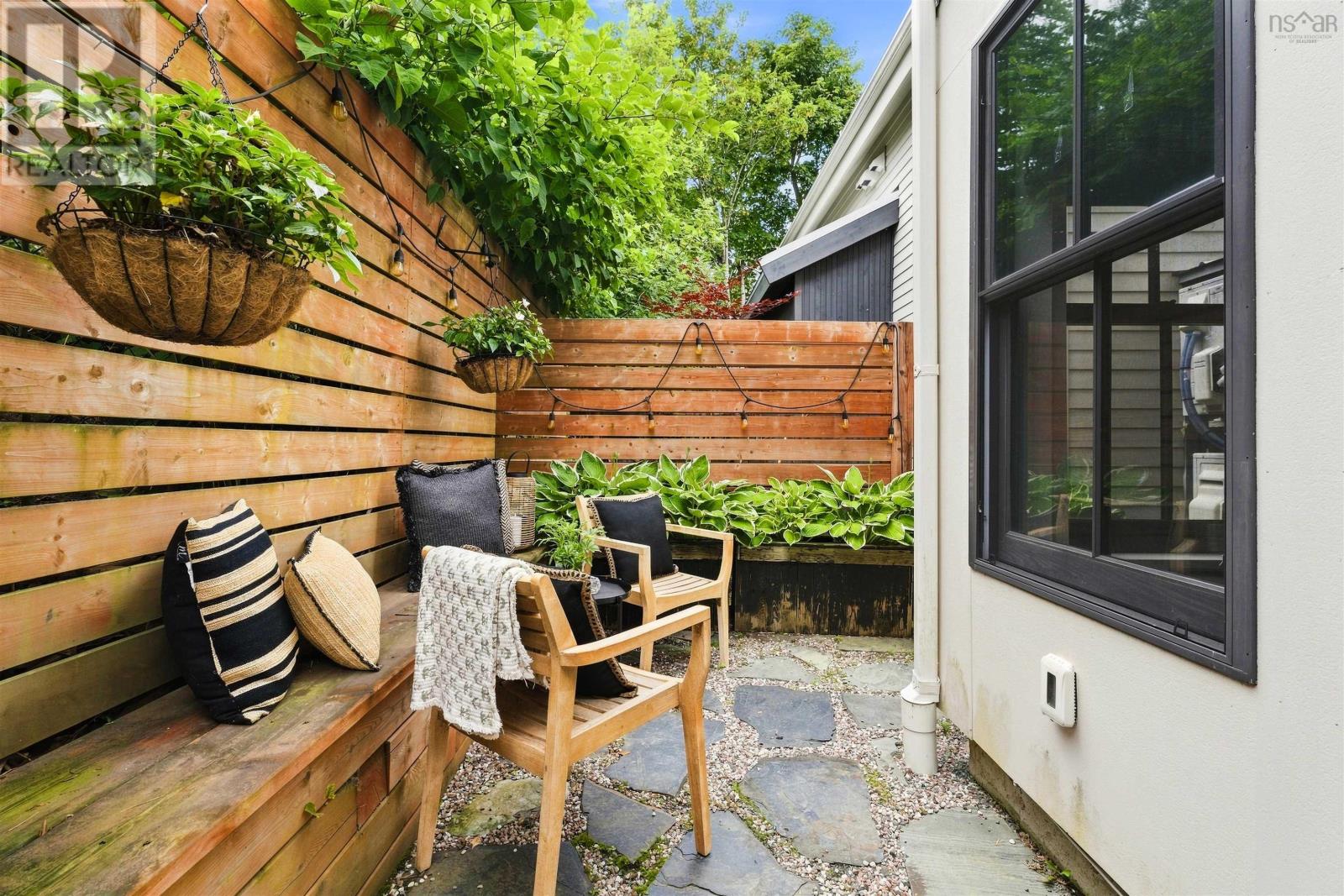 5675 Stanley Street photo 42