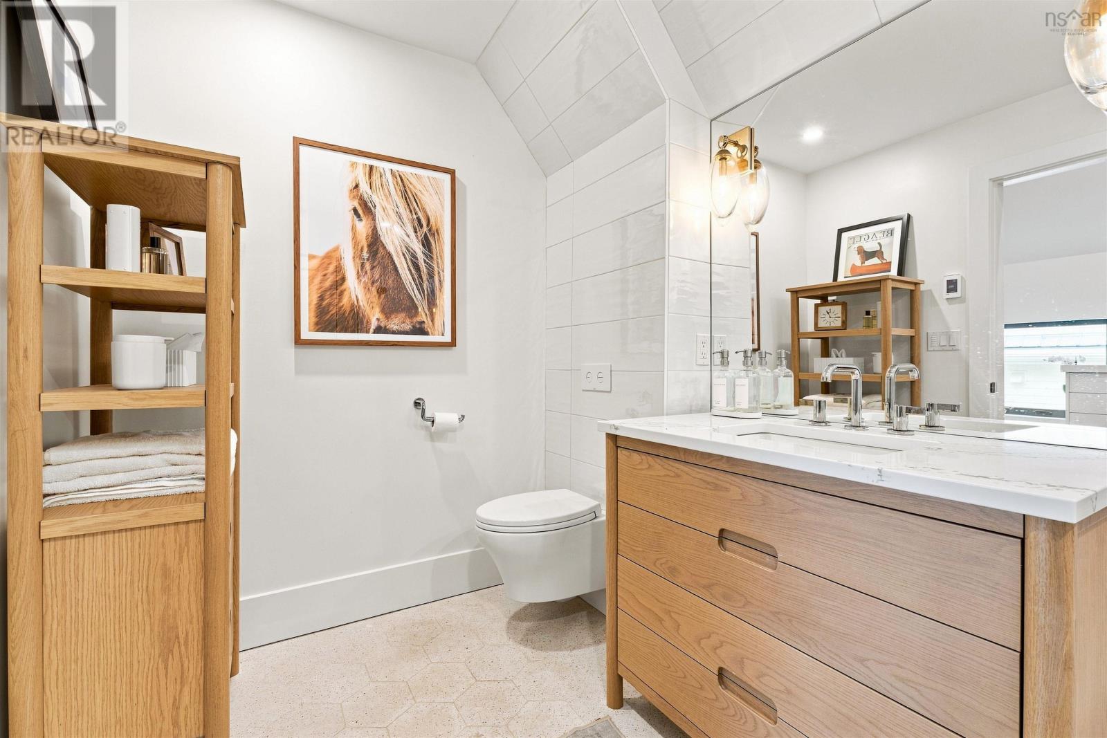 5675 Stanley Street photo 36