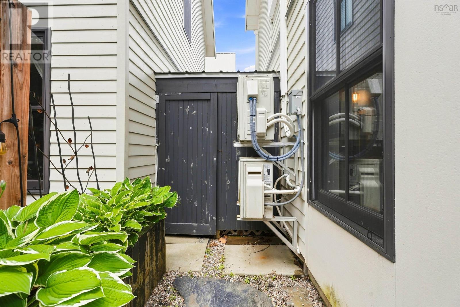 5675 Stanley Street photo 43