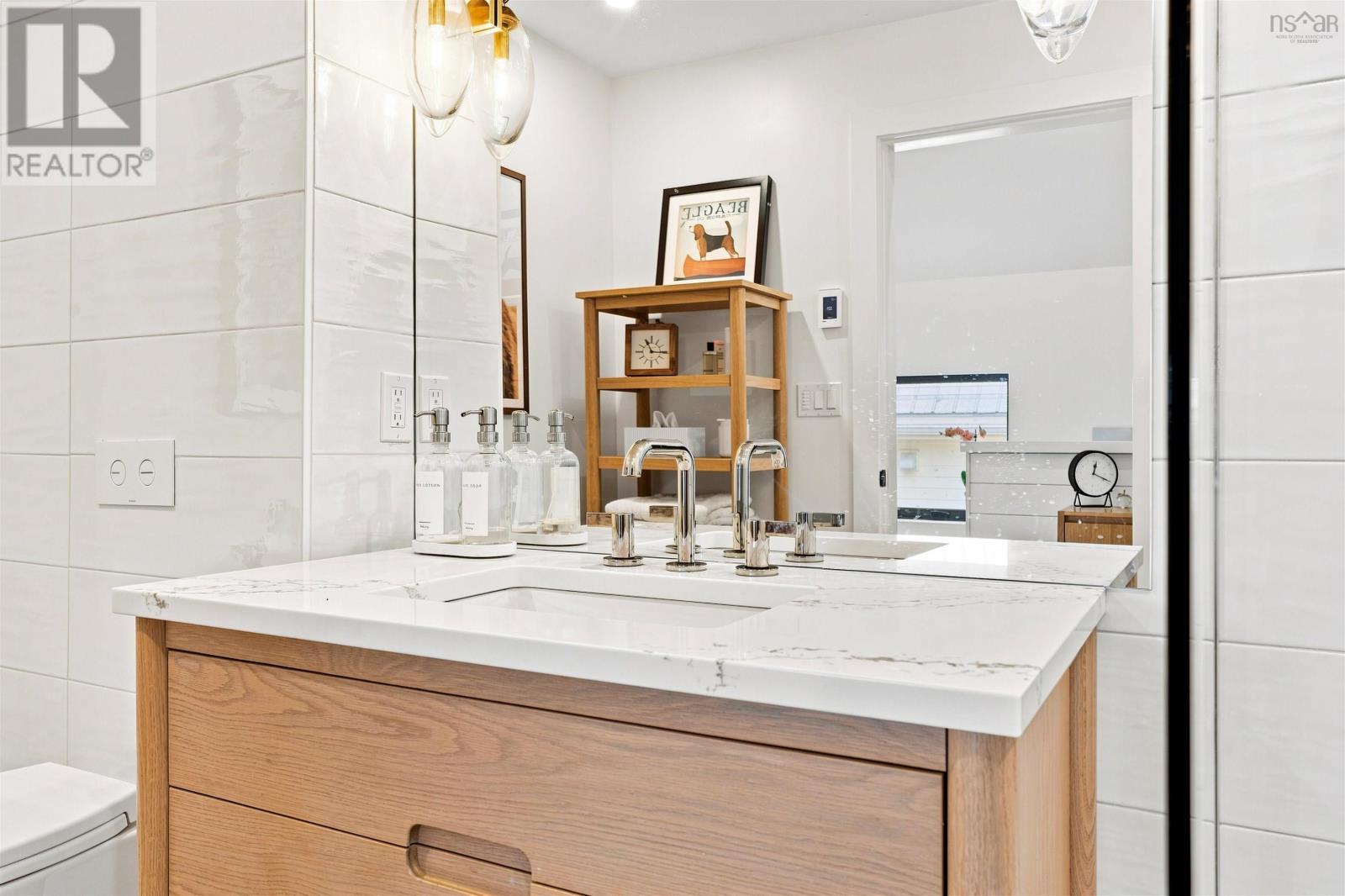 5675 Stanley Street photo 37