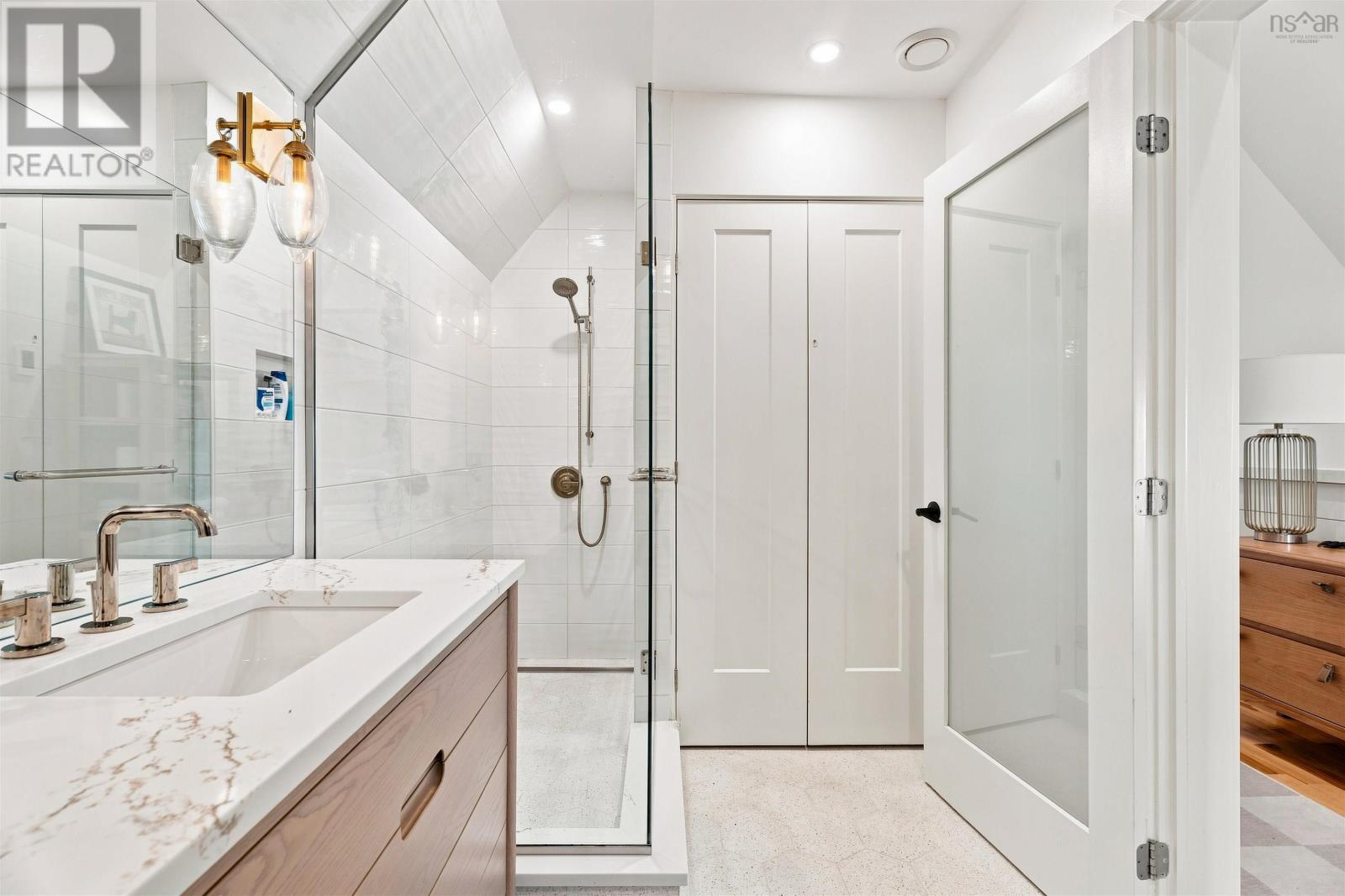 5675 Stanley Street photo 35