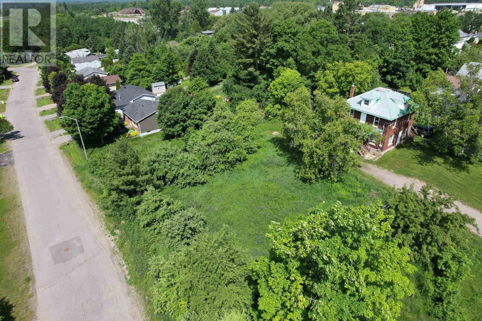 1051 Peoples Rd, Sault Ste. Marie, Ontario  P6C 3W3 - Photo 10 - SM260760