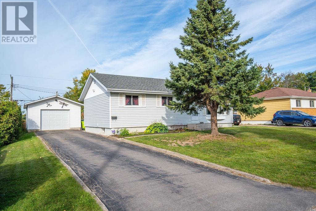 131 Allard St, Sault Ste. Marie, Ontario  P6B 5G3 - Photo 2 - SM262627