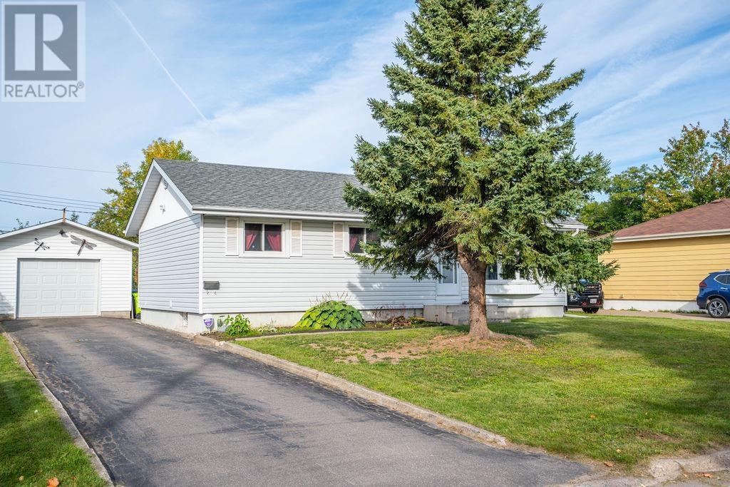 131 Allard St, Sault Ste. Marie, Ontario  P6B 5G3 - Photo 1 - SM262627