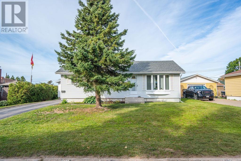 131 Allard St, Sault Ste. Marie, Ontario  P6B 5G3 - Photo 3 - SM262627