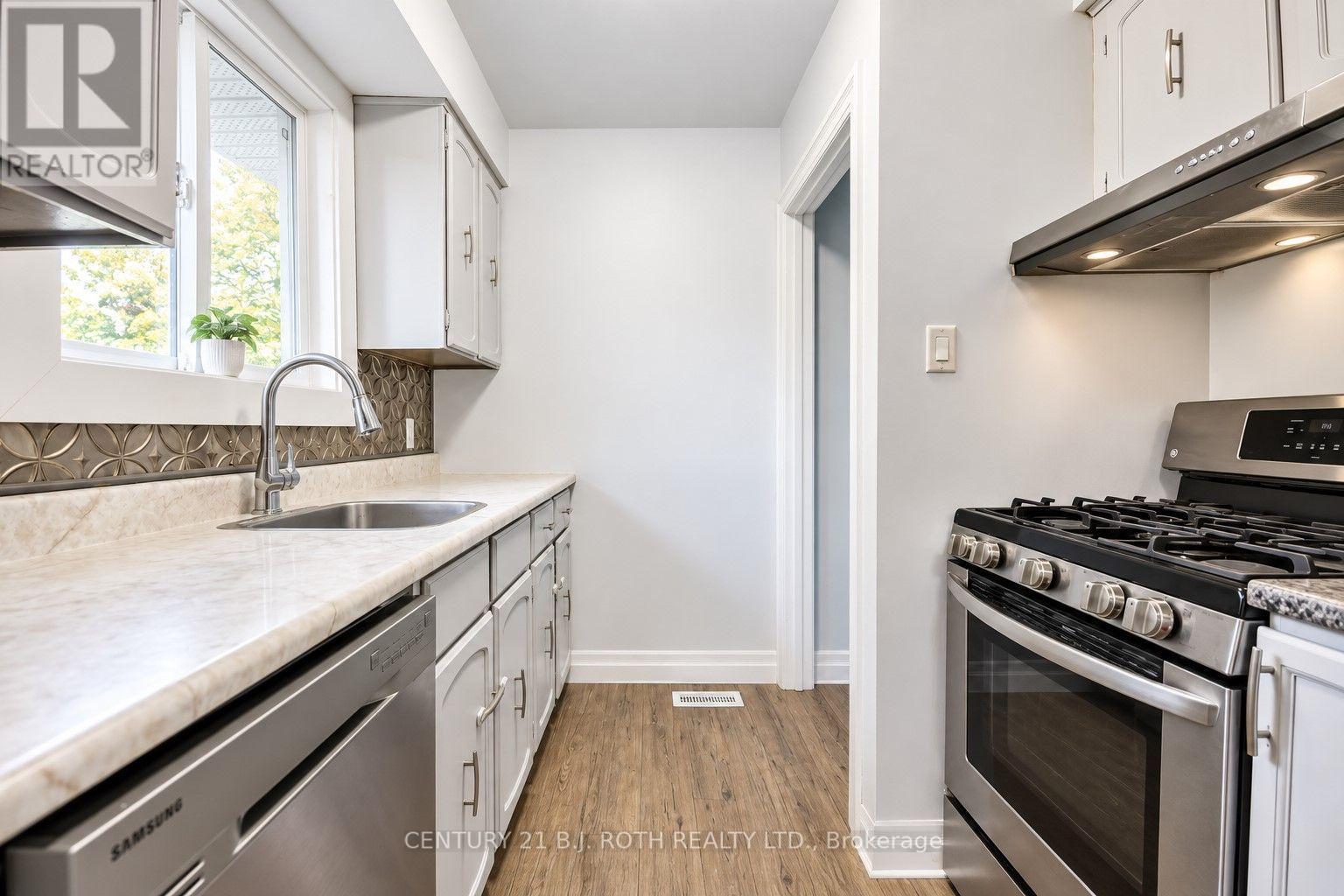 5 East Gate, Barrie, Ontario  L4M 2V9 - Photo 8 - S13786942