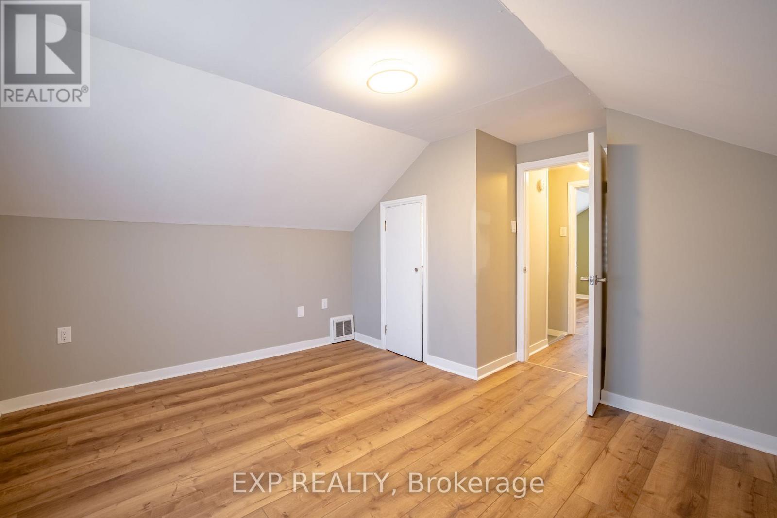 Upper - 293 Mcalpine Avenue S, Welland, Ontario  L3B 1V1 - Photo 19 - X13813256