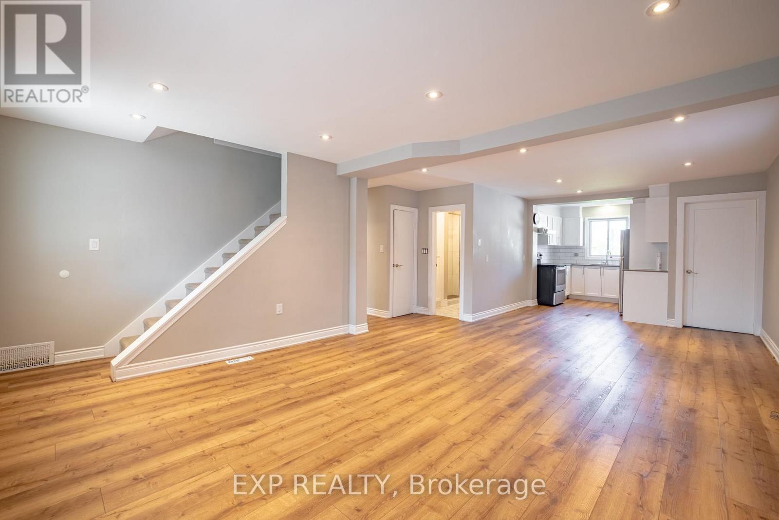 Upper - 293 Mcalpine Avenue S, Welland, Ontario  L3B 1V1 - Photo 4 - X13813256