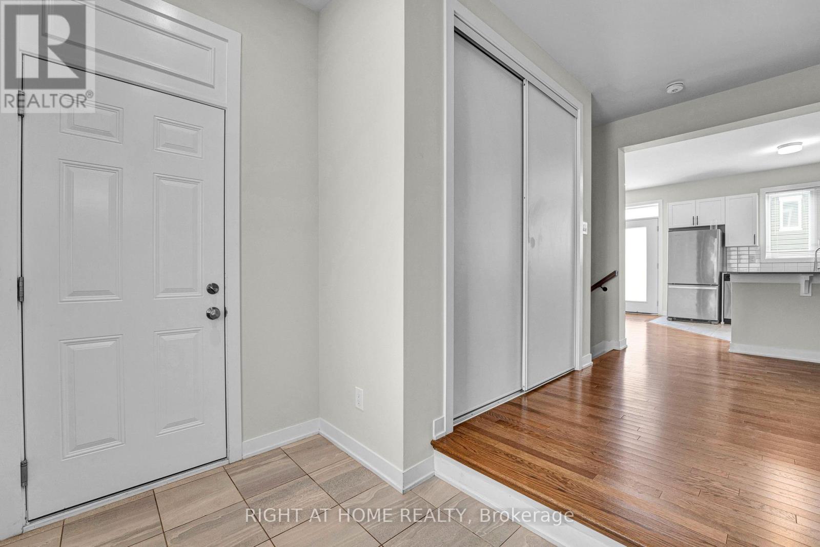 4146 Obsidian Street, Ottawa, Ontario  K2J 6X6 - Photo 4 - X13813050