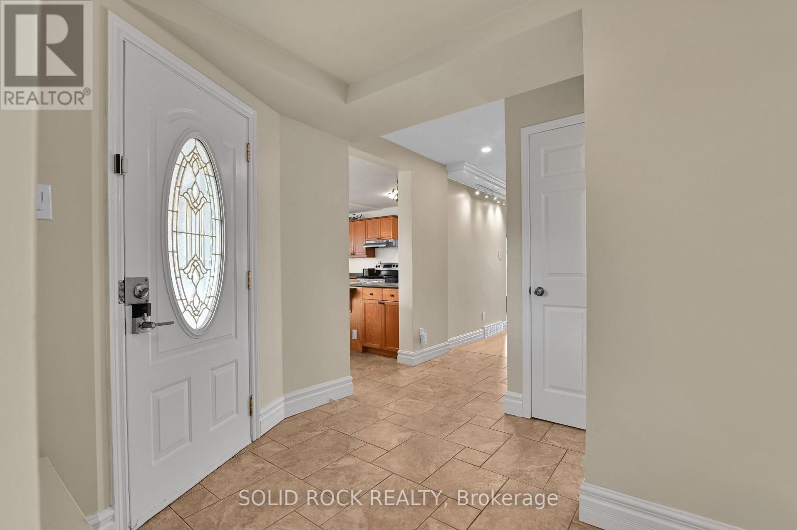 253 Cote-Royale Crescent, Ottawa, Ontario  K1E 3L4 - Photo 4 - X13813228