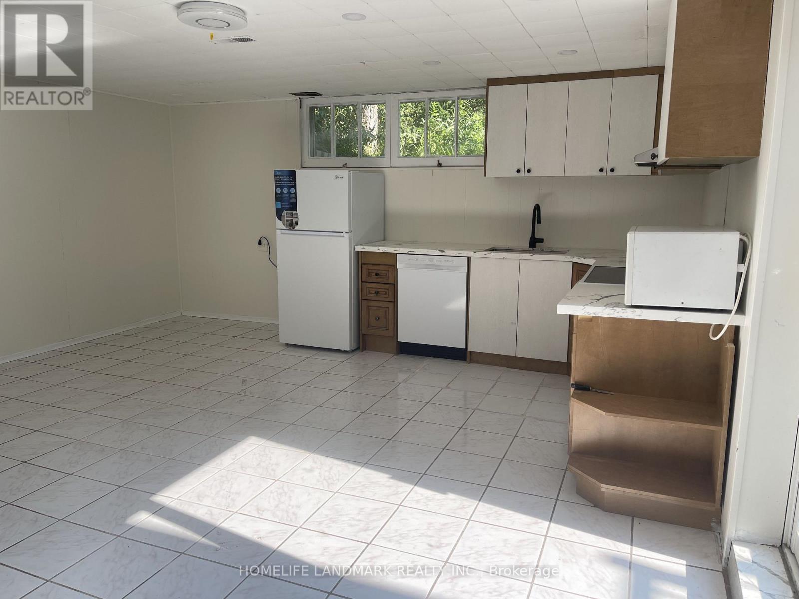 Basement 74 Valentine Drive, Toronto, Ontario  M3A 3J8 - Photo 4 - C13812976