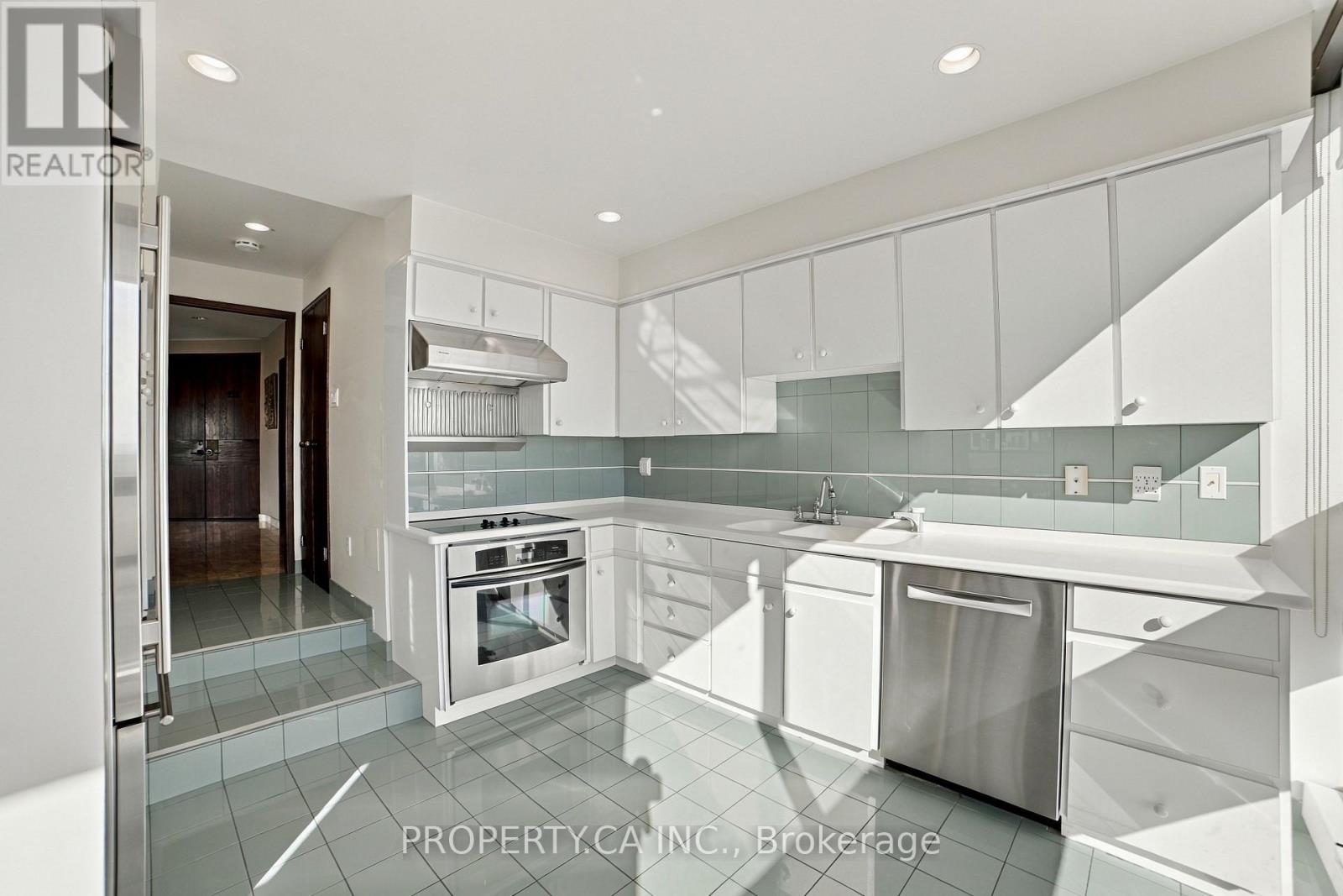 1402 - 150 Heath Street, Toronto, Ontario M4V 2Y4 - Photo 11 - C13812994