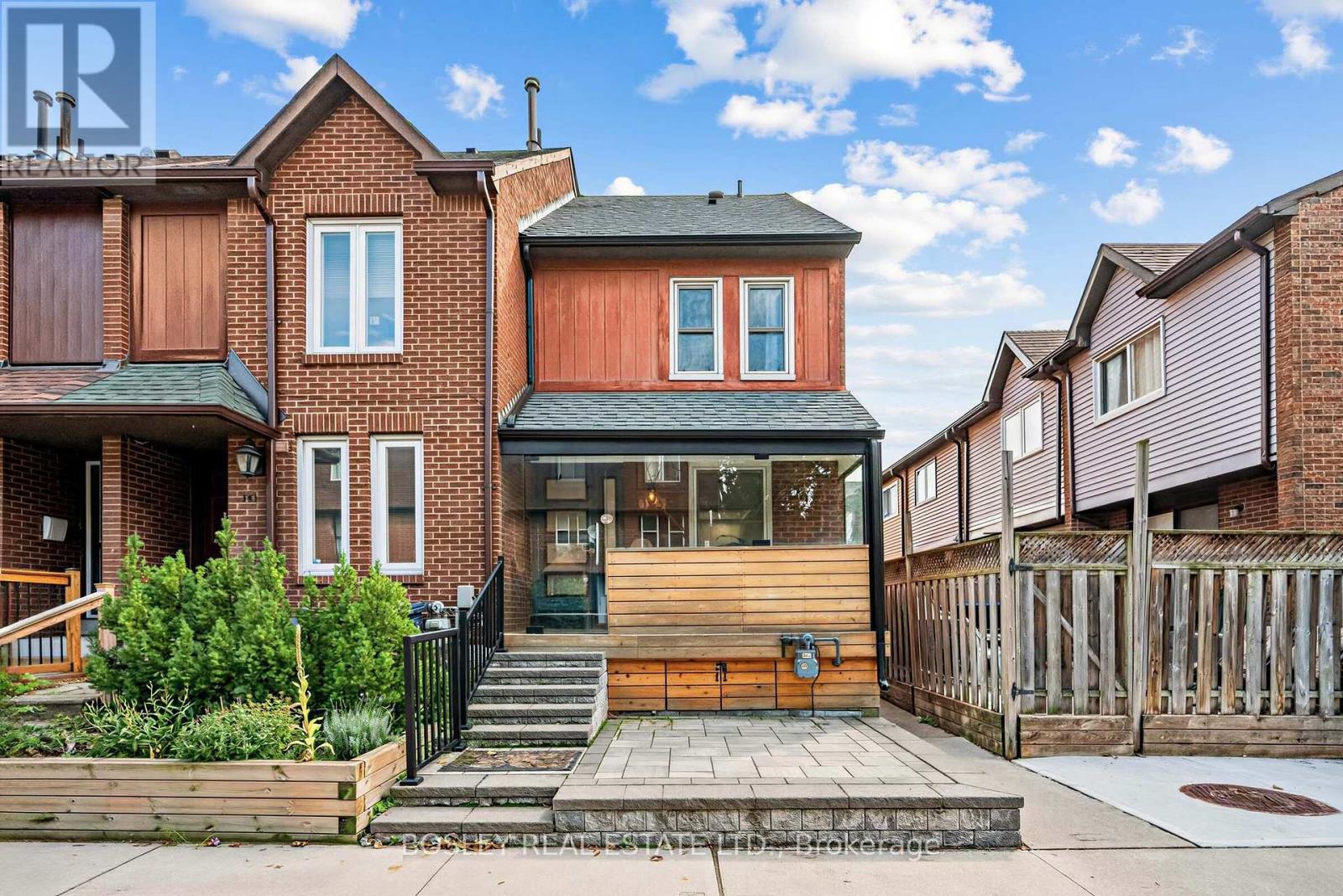 153 LAMBERTLODGE AVENUE, Toronto, Ontario
