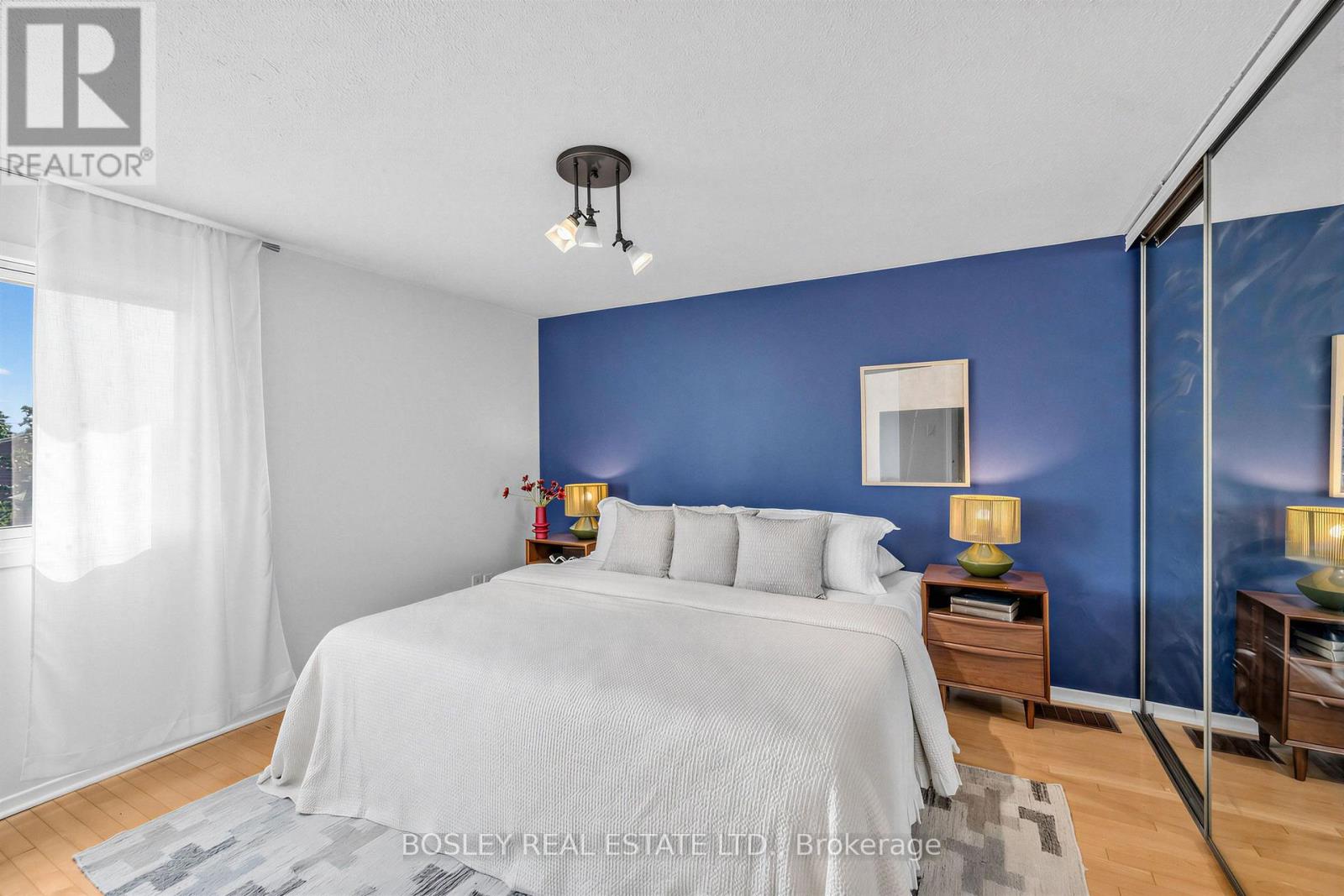 153 Lambertlodge Avenue, Toronto, Ontario  M6G 3X4 - Photo 14 - C13813094