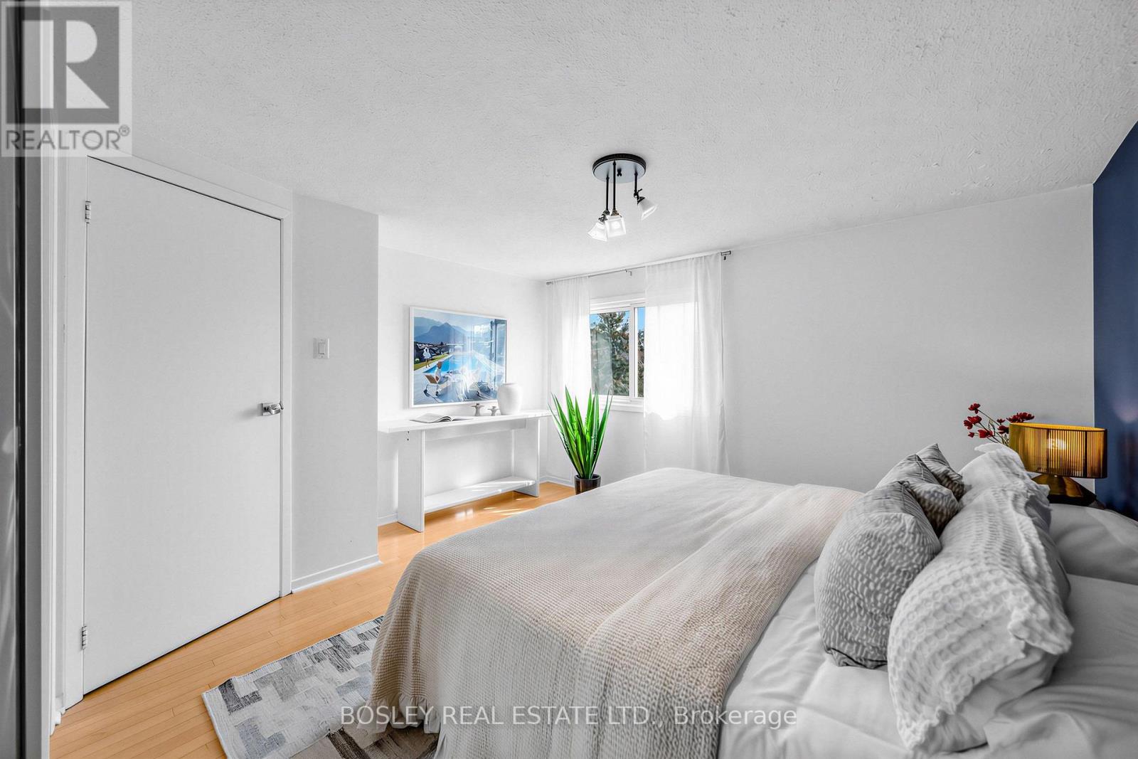 153 Lambertlodge Avenue, Toronto, Ontario  M6G 3X4 - Photo 16 - C13813094