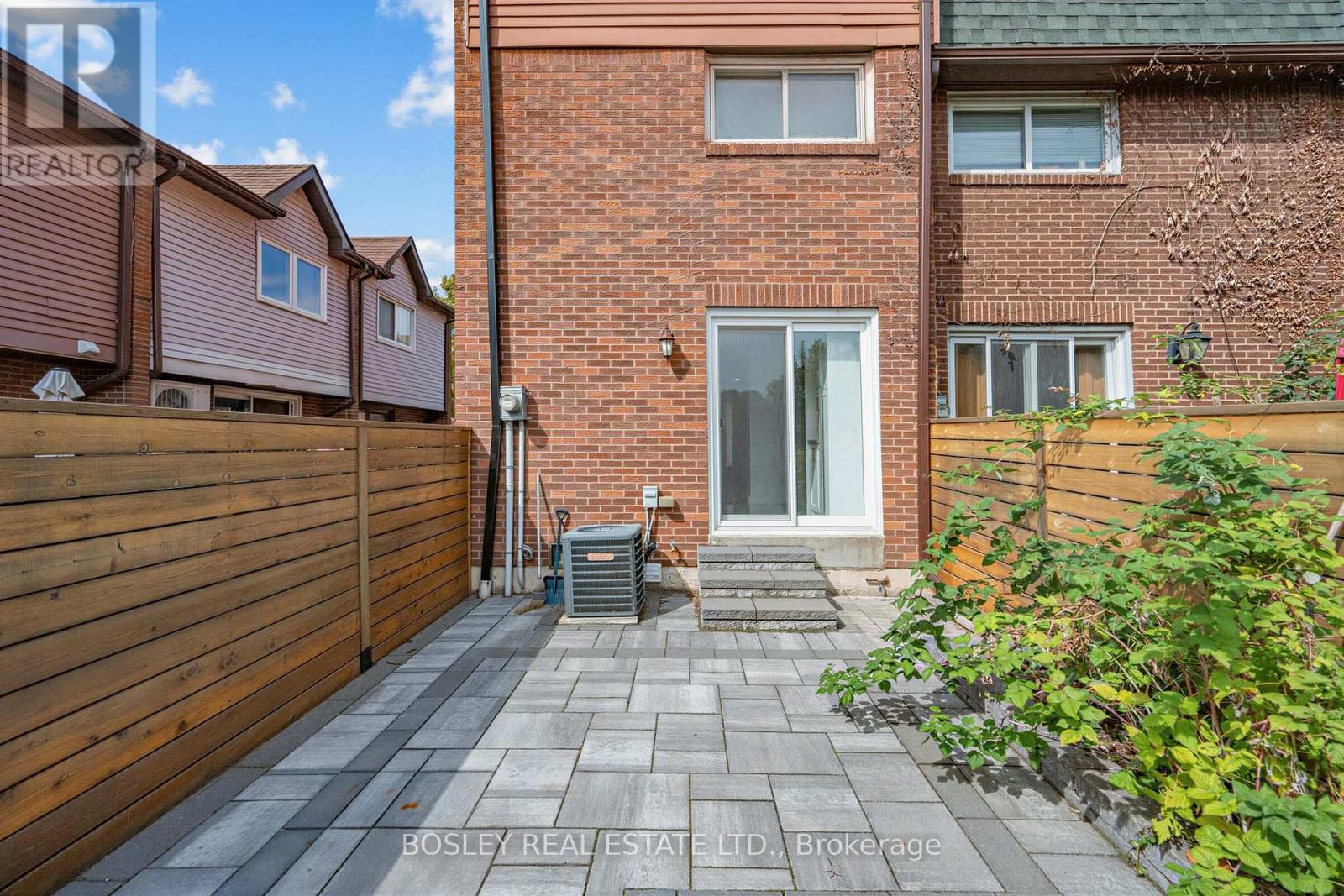153 Lambertlodge Avenue, Toronto, Ontario  M6G 3X4 - Photo 27 - C13813094