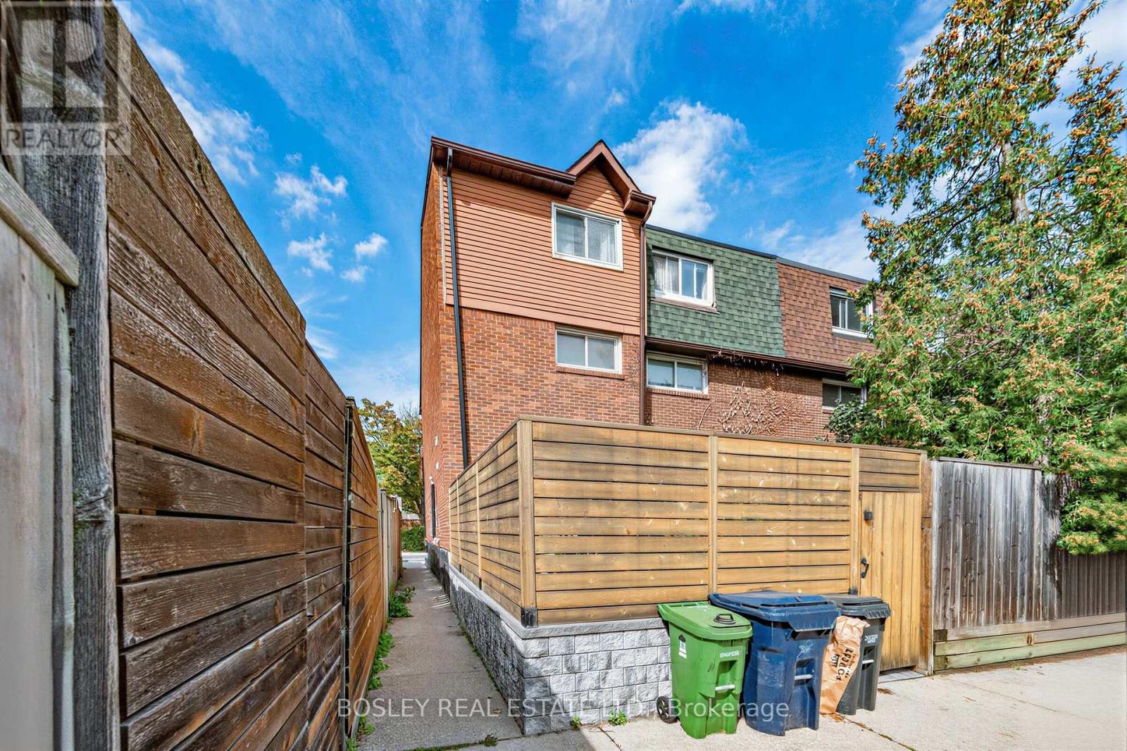 153 Lambertlodge Avenue, Toronto, Ontario  M6G 3X4 - Photo 28 - C13813094