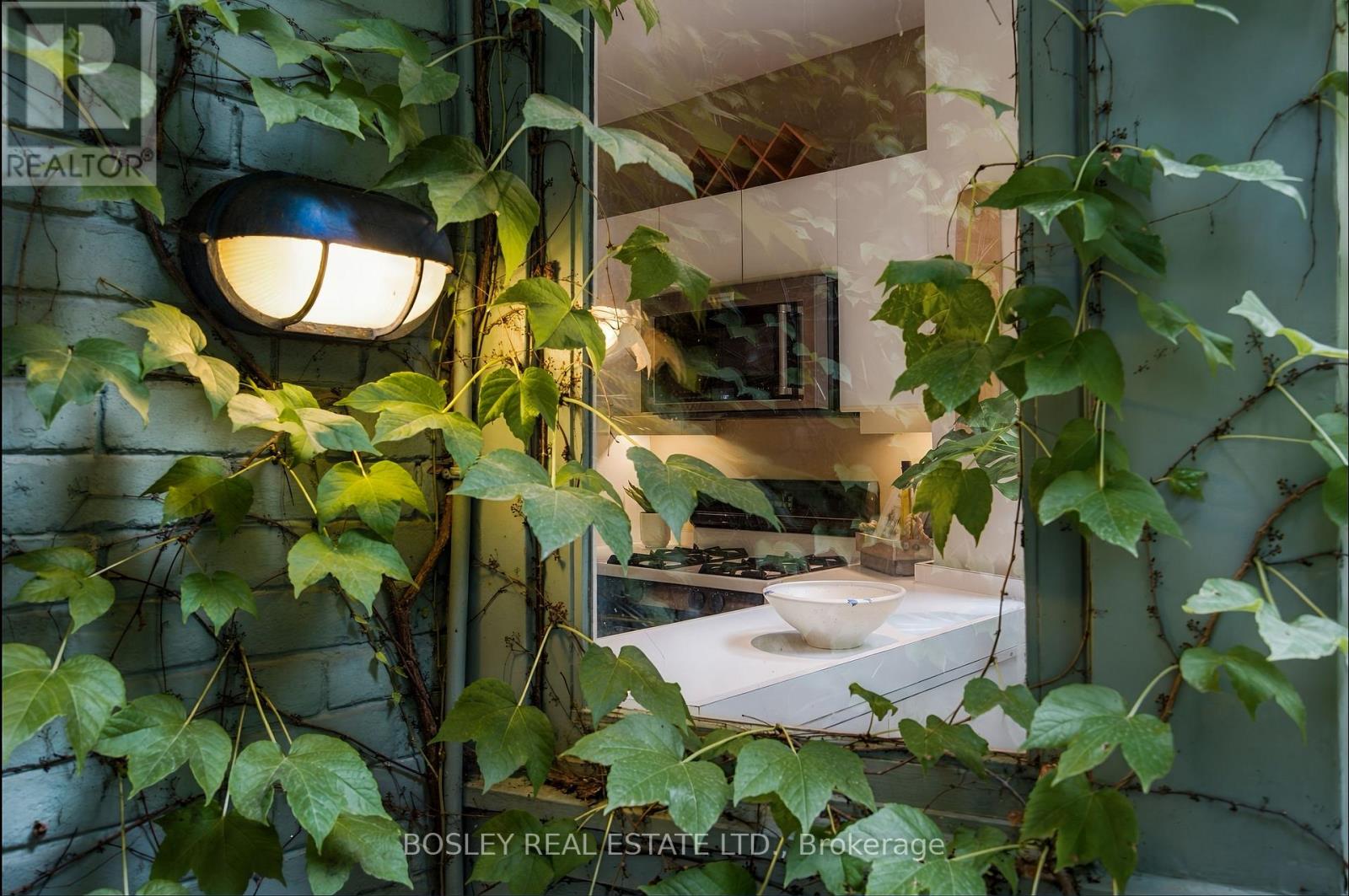 33a Henry Street, Toronto, Ontario  M5T 1W9 - Photo 3 - C13813136