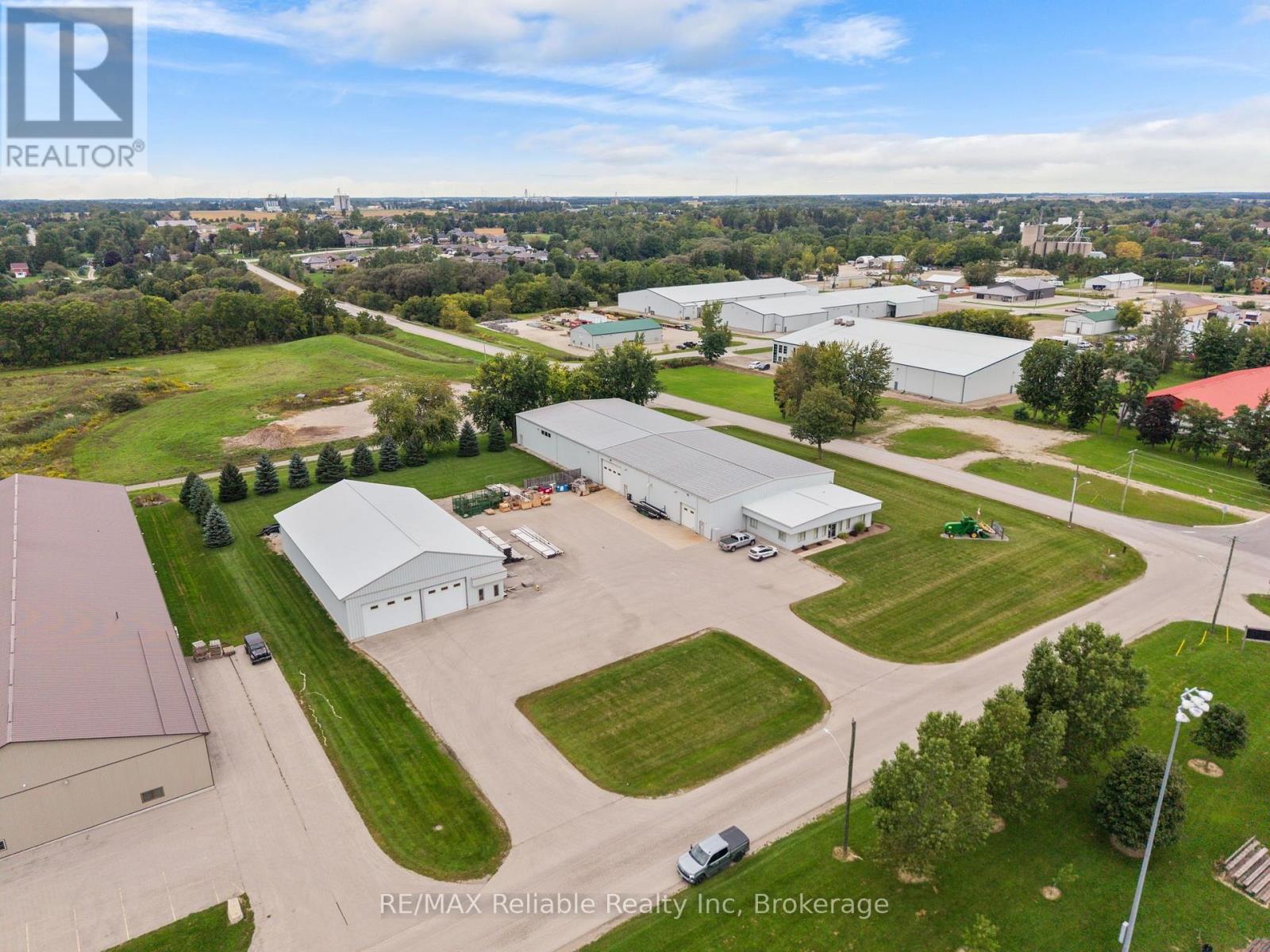 3890 Wellington Street, West Perth, Ontario  N0K 1N0 - Photo 1 - X13813048