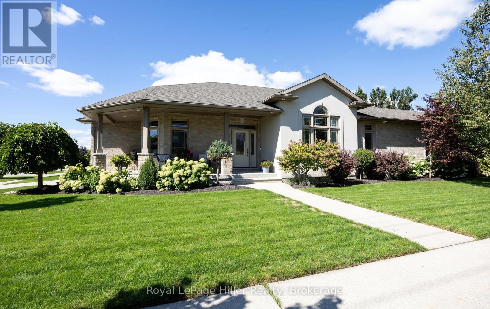 2 FINDLAY PLACE, Stratford, Ontario