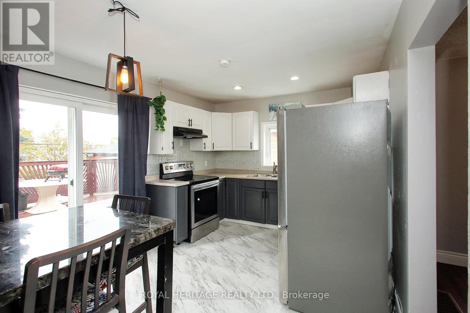 4 Brantwood Drive, Toronto, Ontario  M1H 2G6 - Photo 4 - E13813070