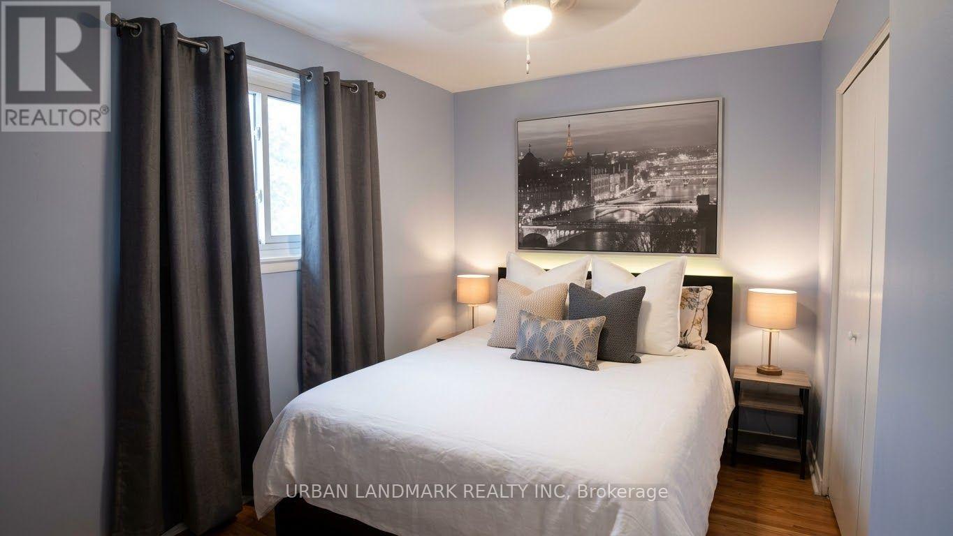 329 Durham Court, Oshawa, Ontario  L1J 1W8 - Photo 5 - E13813126