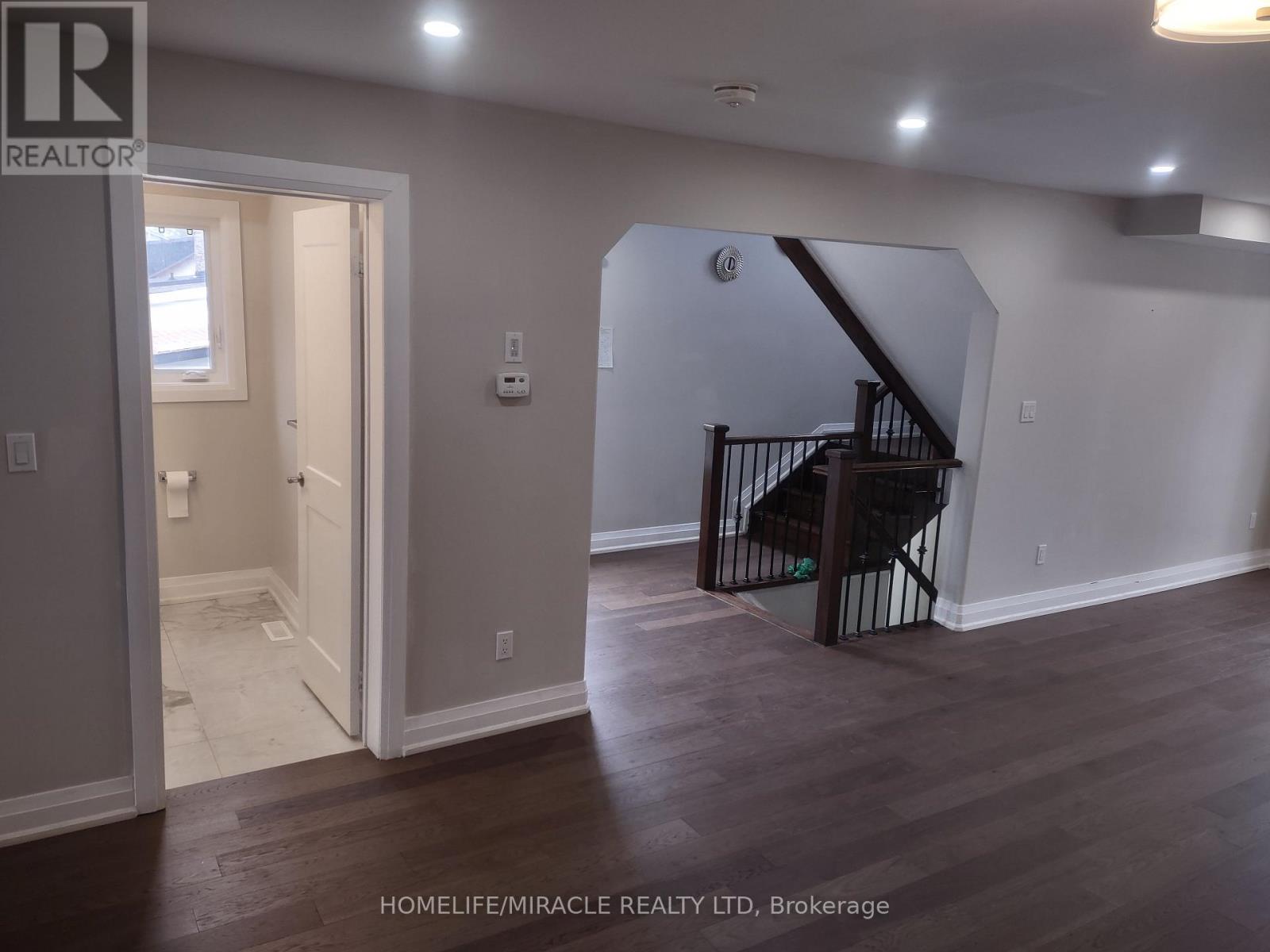 688b Midland Avenue, Toronto, Ontario  M1K 4C6 - Photo 5 - E13813234