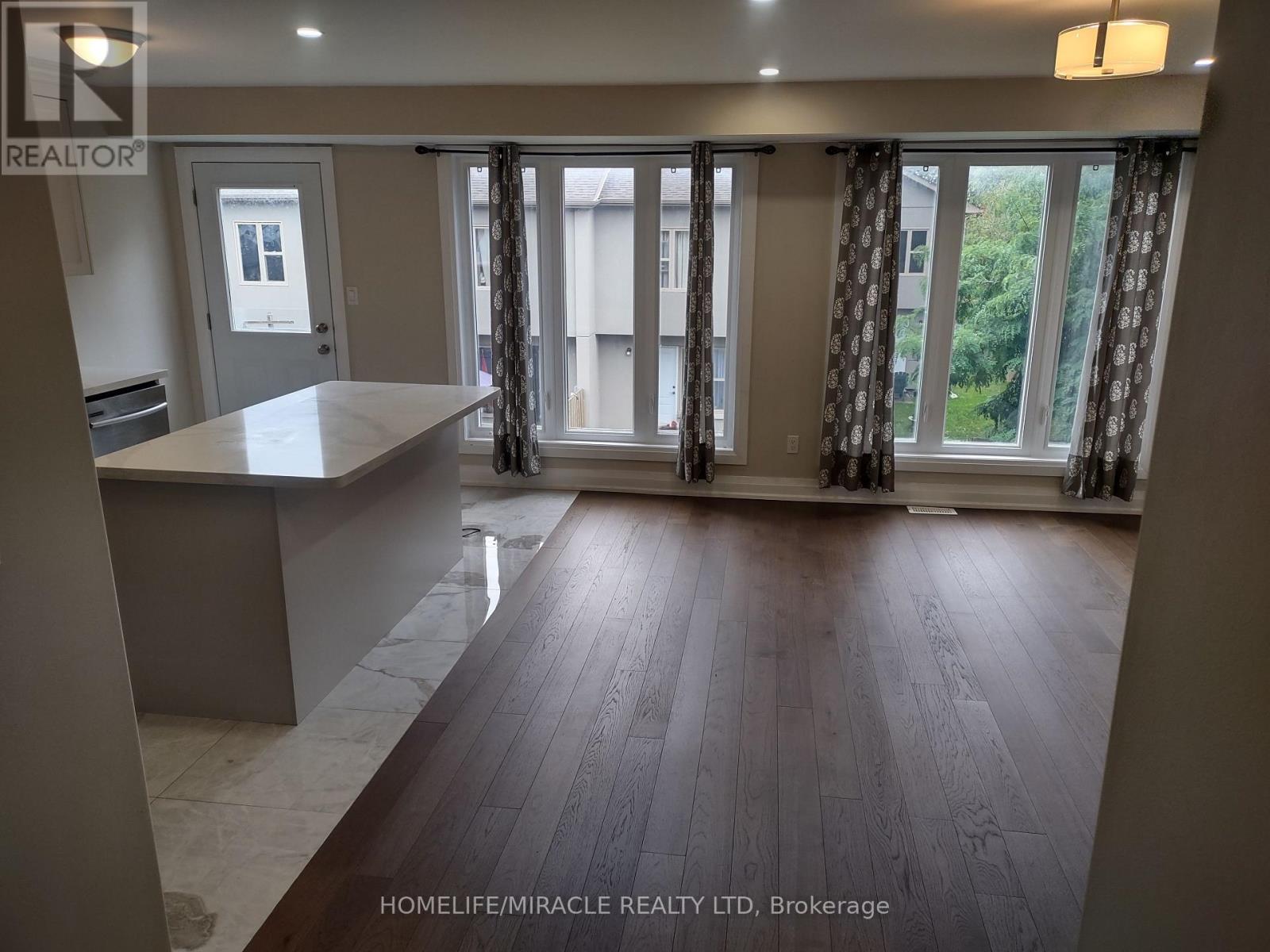 688b Midland Avenue, Toronto, Ontario  M1K 4C6 - Photo 6 - E13813234