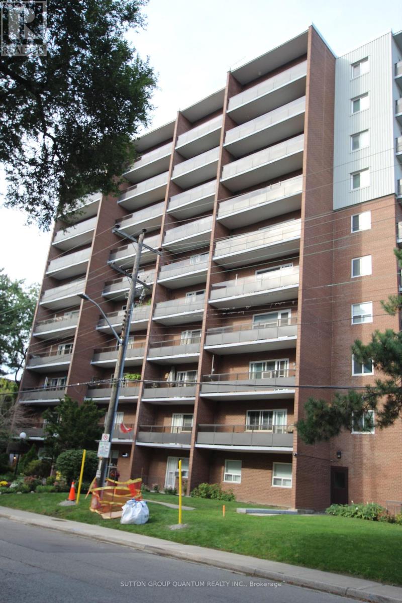 401 - 15 Elizabeth Street N, Mississauga, Ontario  L5G 2Z3 - Photo 3 - W13762738
