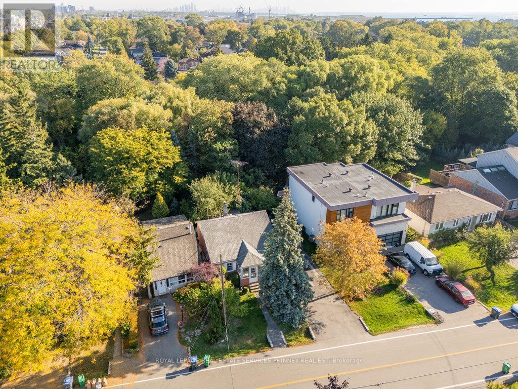 945 Beechwood Avenue, Mississauga, Ontario  L5G 4E3 - Photo 3 - W13209334