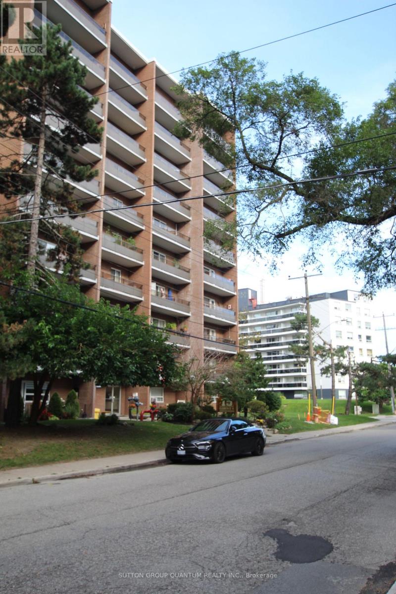 401 - 15 Elizabeth Street N, Mississauga, Ontario  L5G 2Z3 - Photo 4 - W13762738