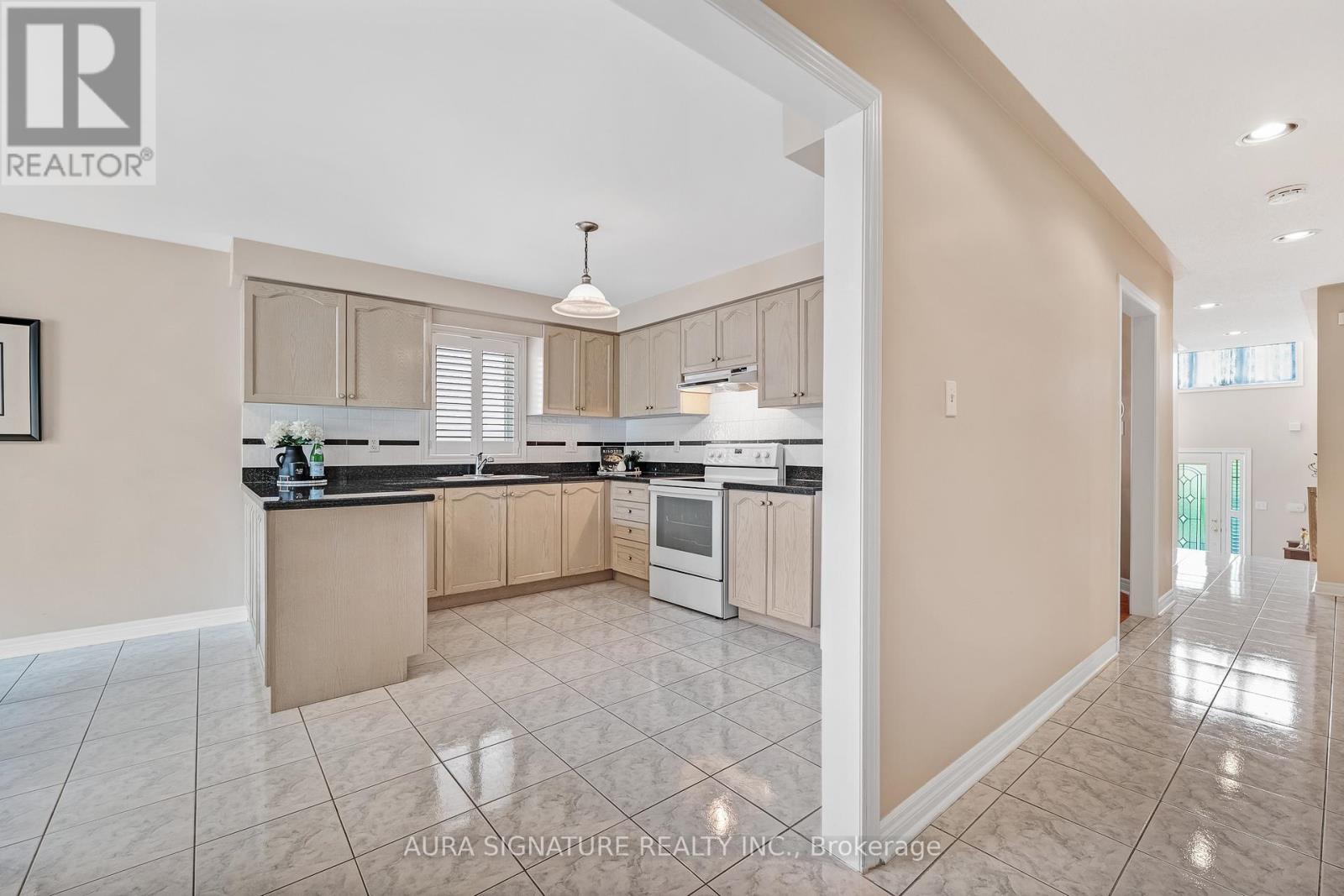 30 Graceview Court, Vaughan, Ontario  L4L 9C4 - Photo 10 - N13813010