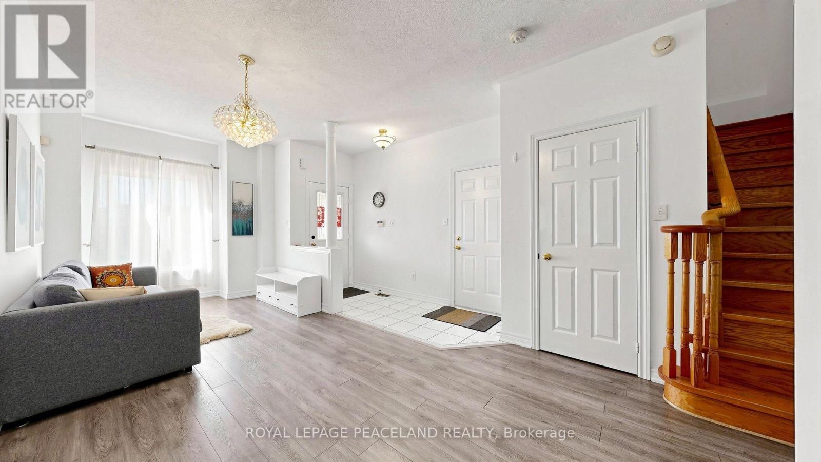 246 Farmstead Road, Richmond Hill, Ontario L4S 2J8 - Photo 2 - N13813026