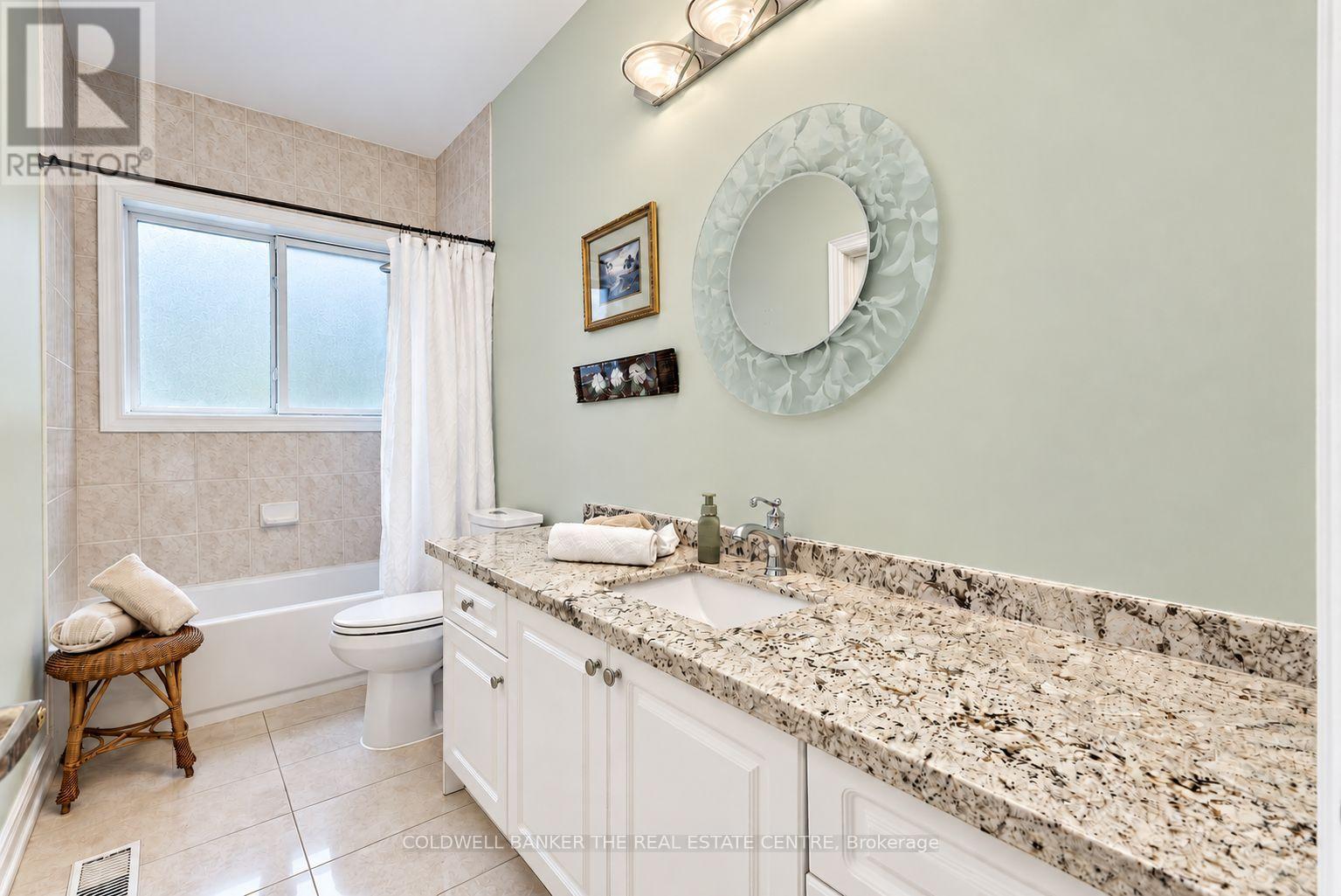 128 Carmela Avenue, Richmond Hill, Ontario  L4E 2V6 - Photo 13 - N13813178