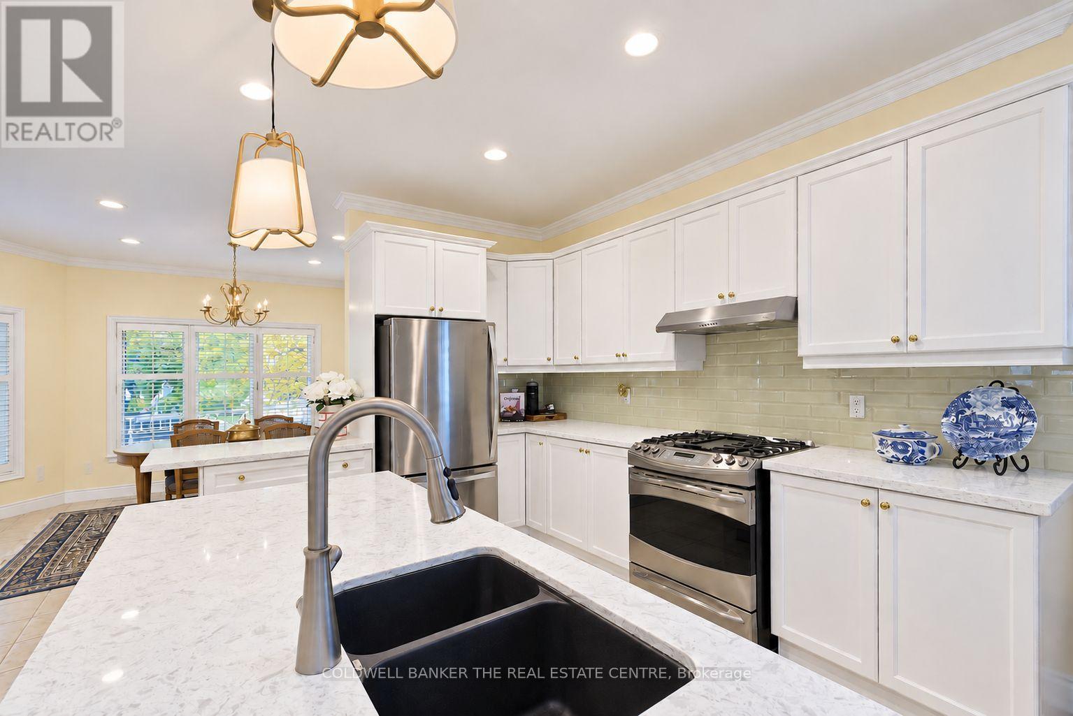 128 Carmela Avenue, Richmond Hill, Ontario  L4E 2V6 - Photo 5 - N13813178