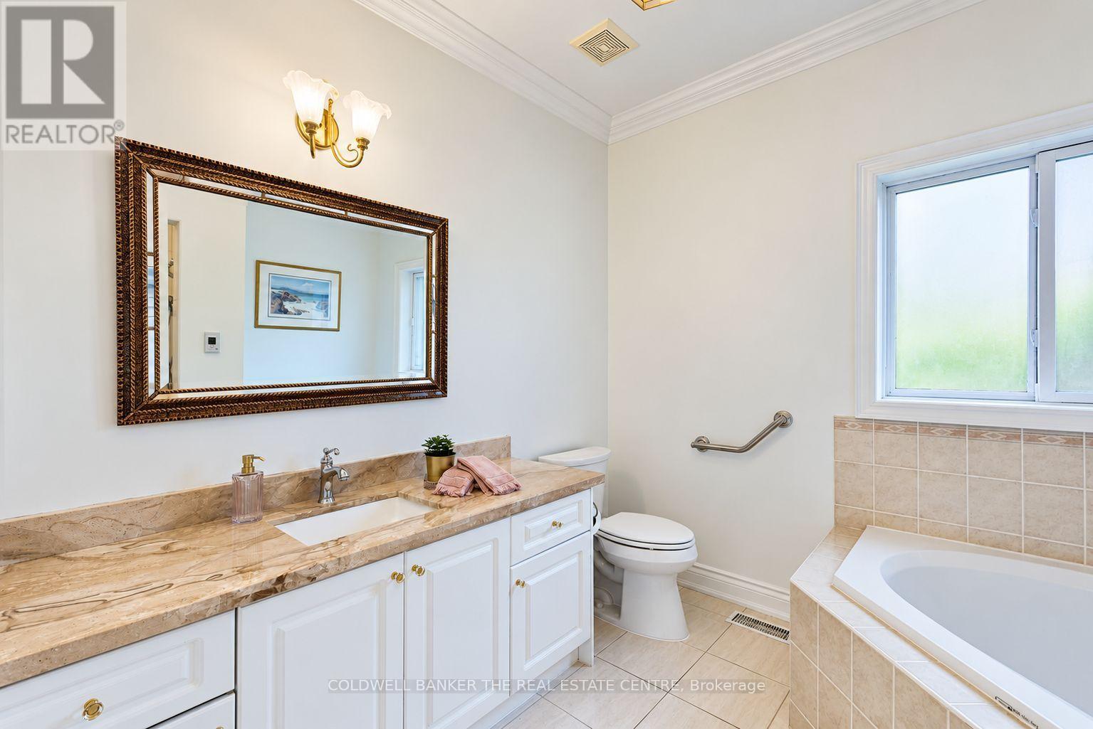 128 Carmela Avenue, Richmond Hill, Ontario  L4E 2V6 - Photo 9 - N13813178