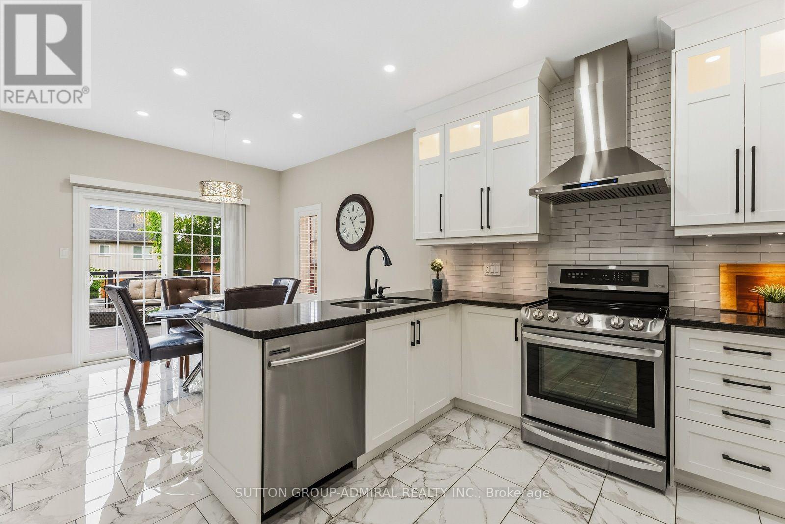 39 Bannerman Drive, Bradford West Gwillimbury, Ontario  L3Z 3J7 - Photo 14 - N13813218